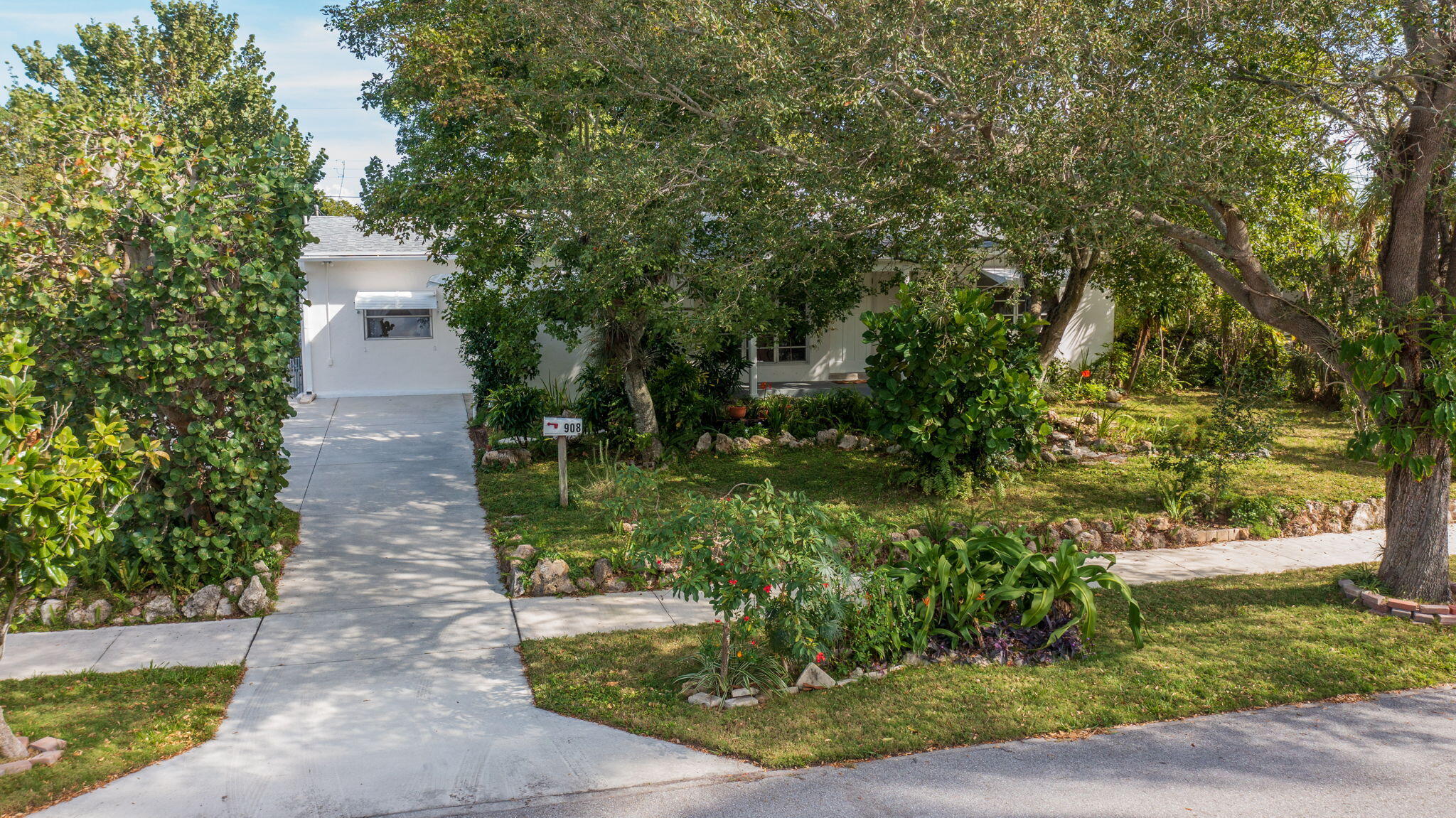 LAKE OSBORNE HEIGHTS - Residential