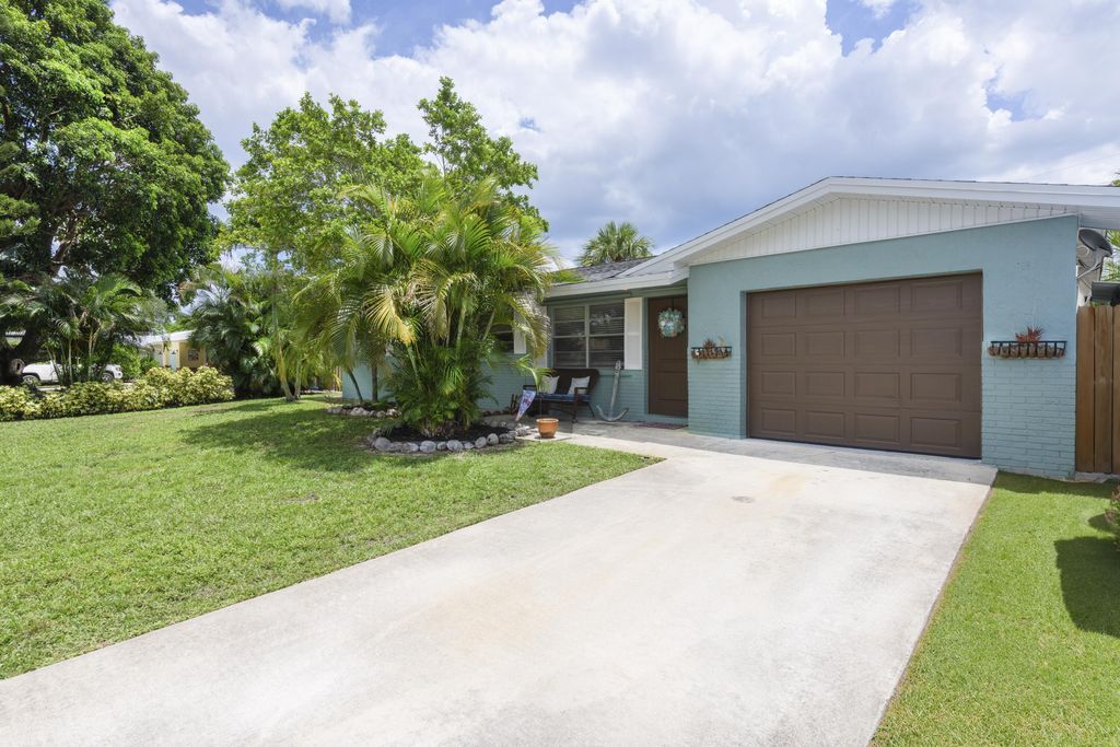Photo of 1301 SE Sand Dollar Lane, Stuart, FL 34996 (MLS # R10995800)