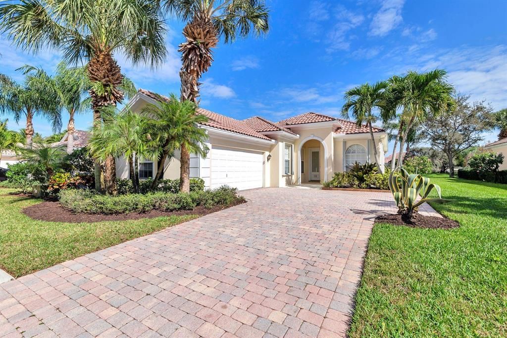Photo of 108 Euphrates Circle, Palm Beach Gardens, FL 33410 (MLS # R10867145)