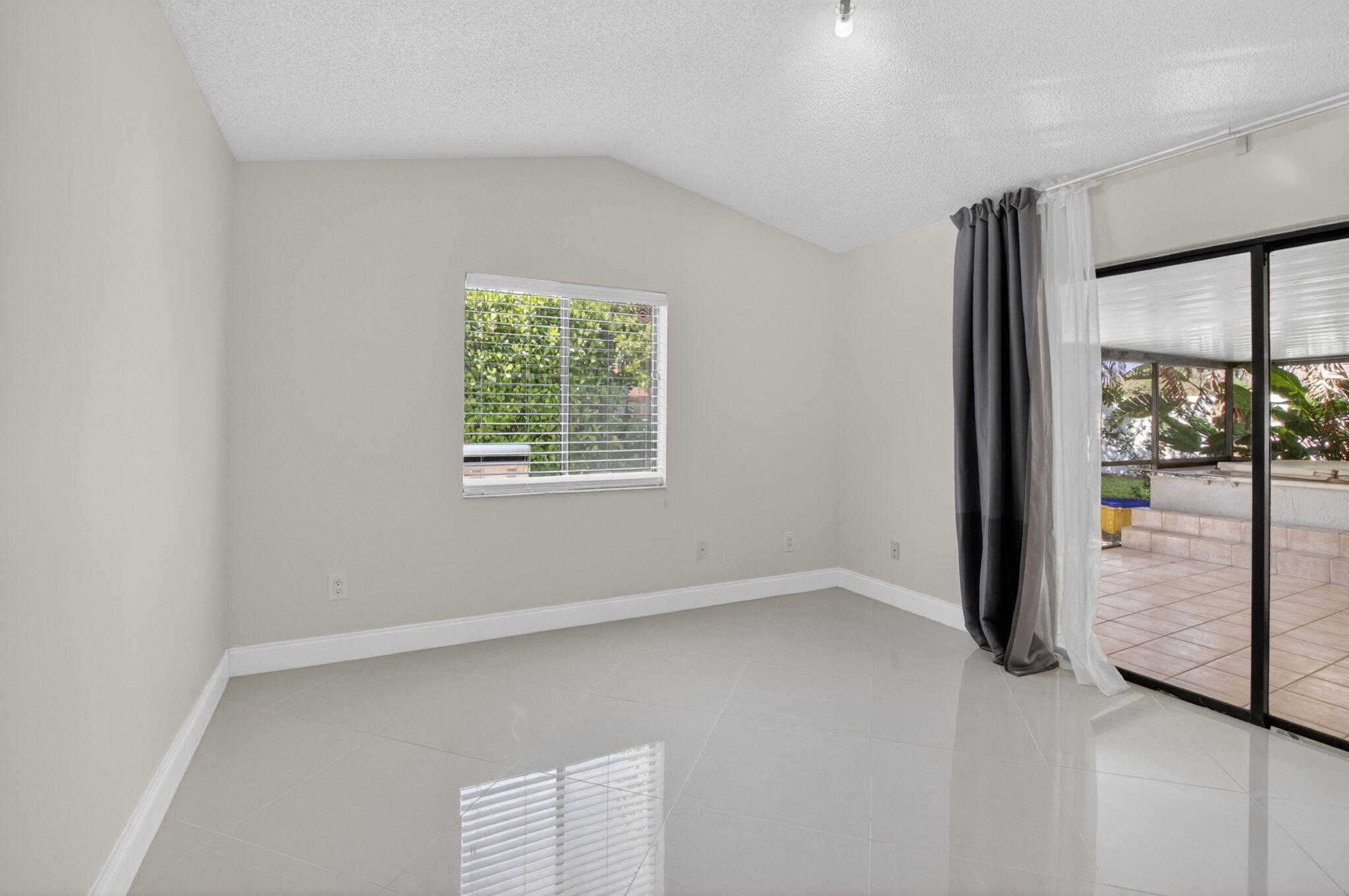 BOYNTON LAKES 4 - Residential