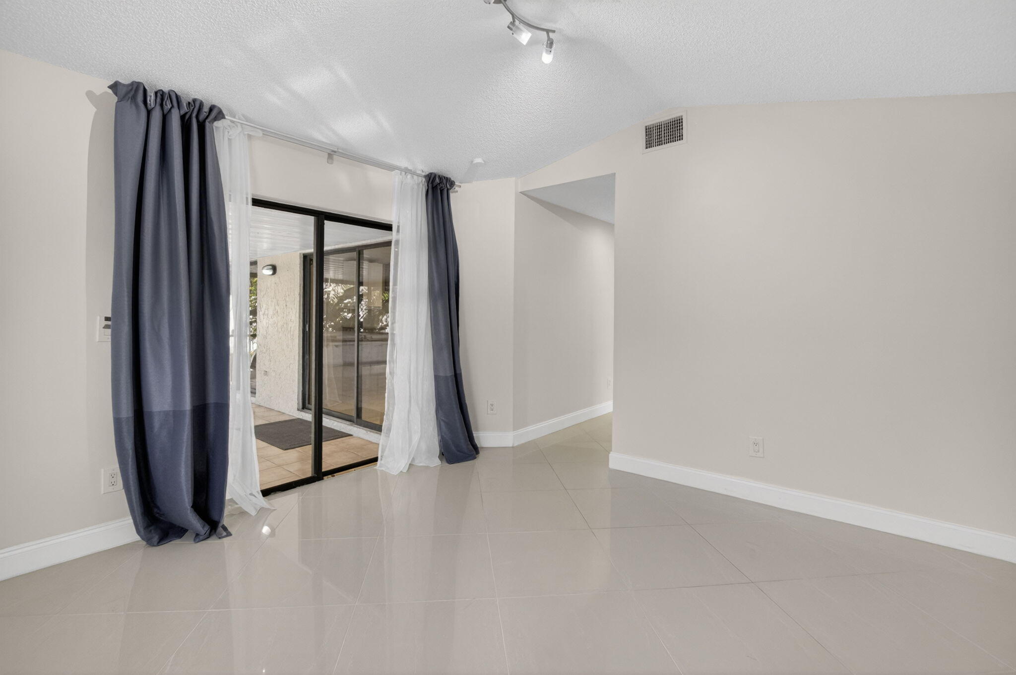 BOYNTON LAKES 4 - Residential
