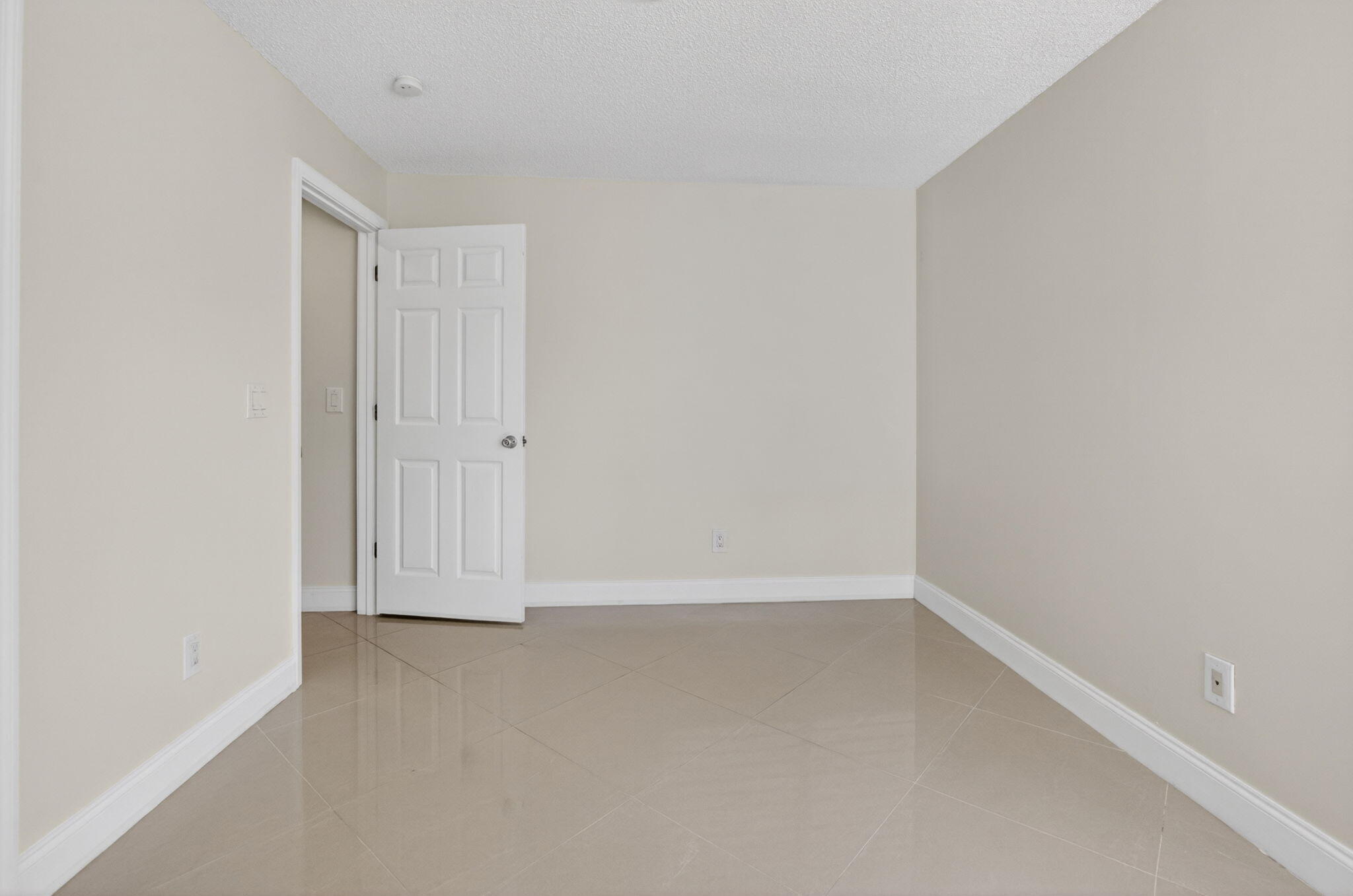 BOYNTON LAKES 4 - Residential