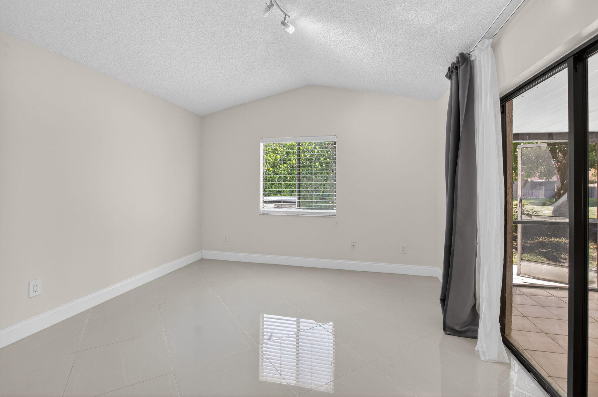 BOYNTON LAKES 4 - Residential