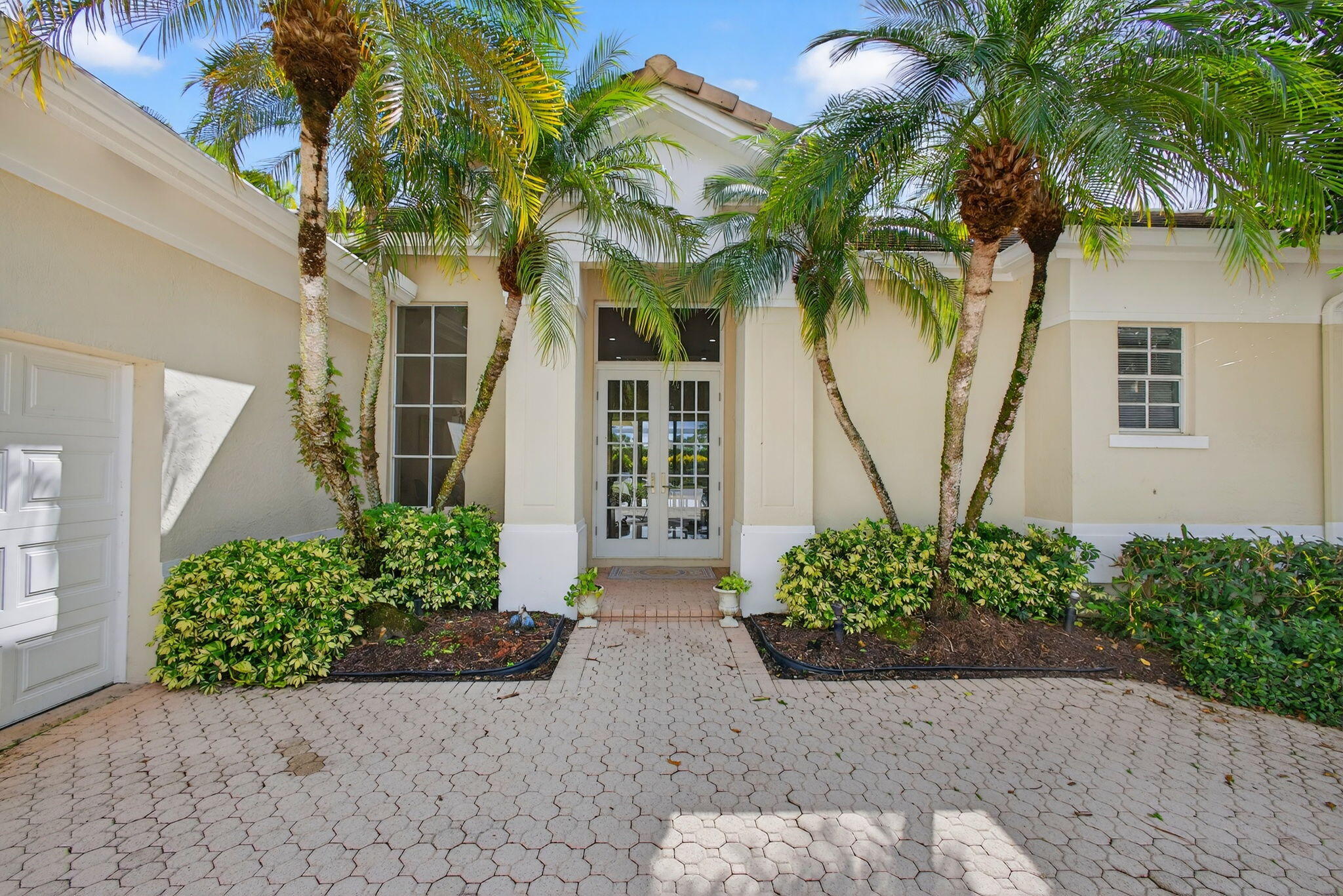 8784 Lakes Boulevard