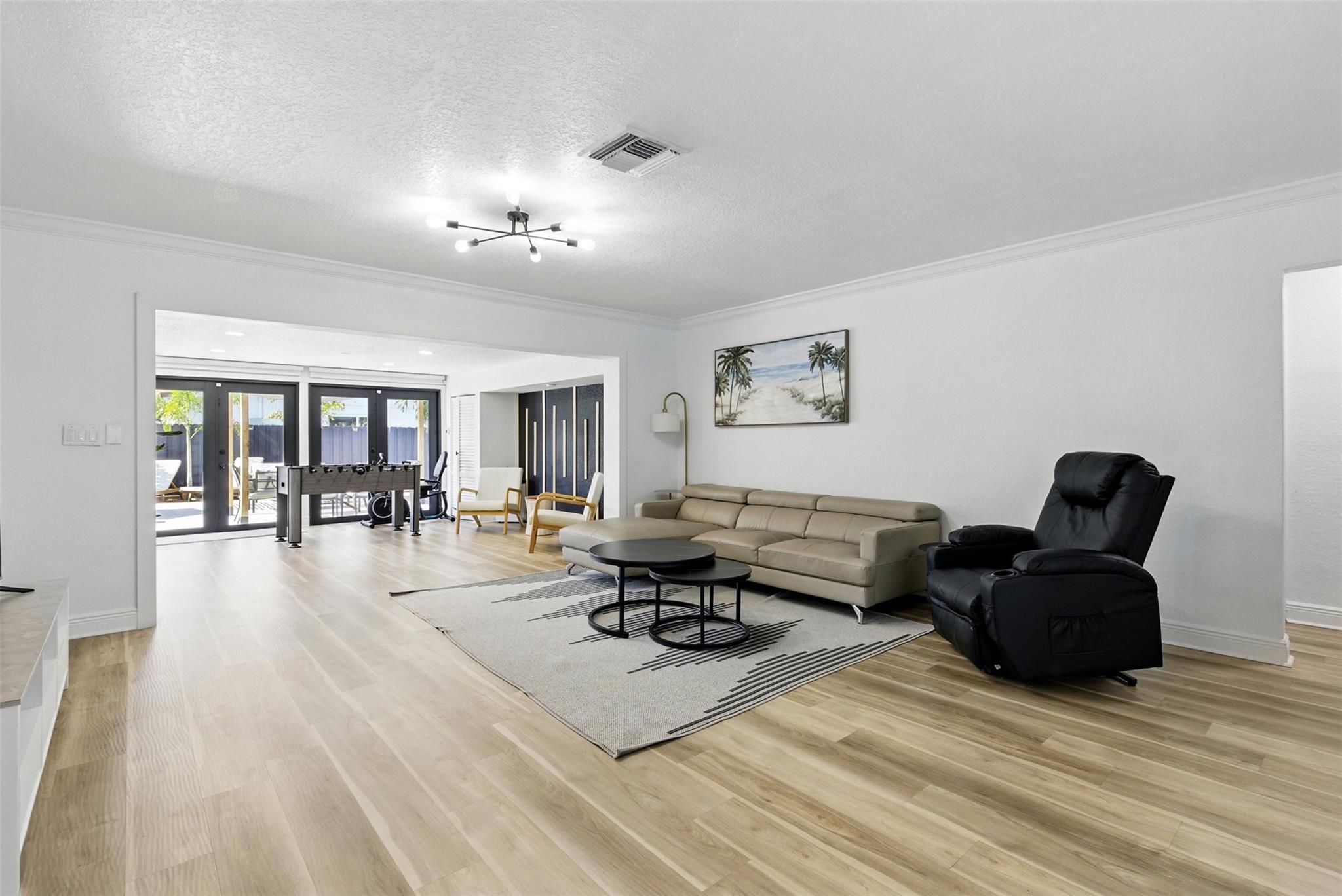 IMPERIAL POINT 2 SEC - Residential