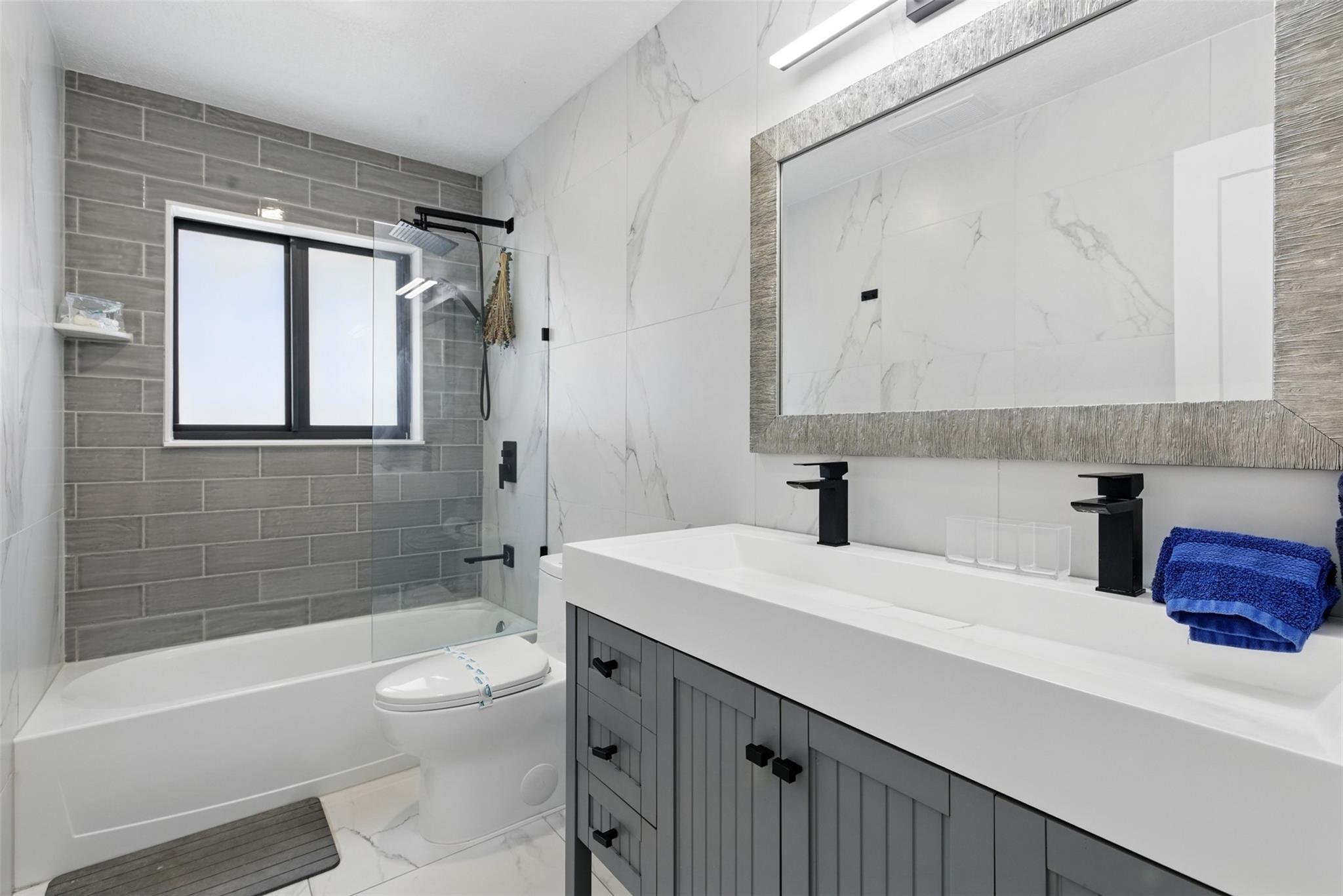 IMPERIAL POINT 2 SEC - Residential