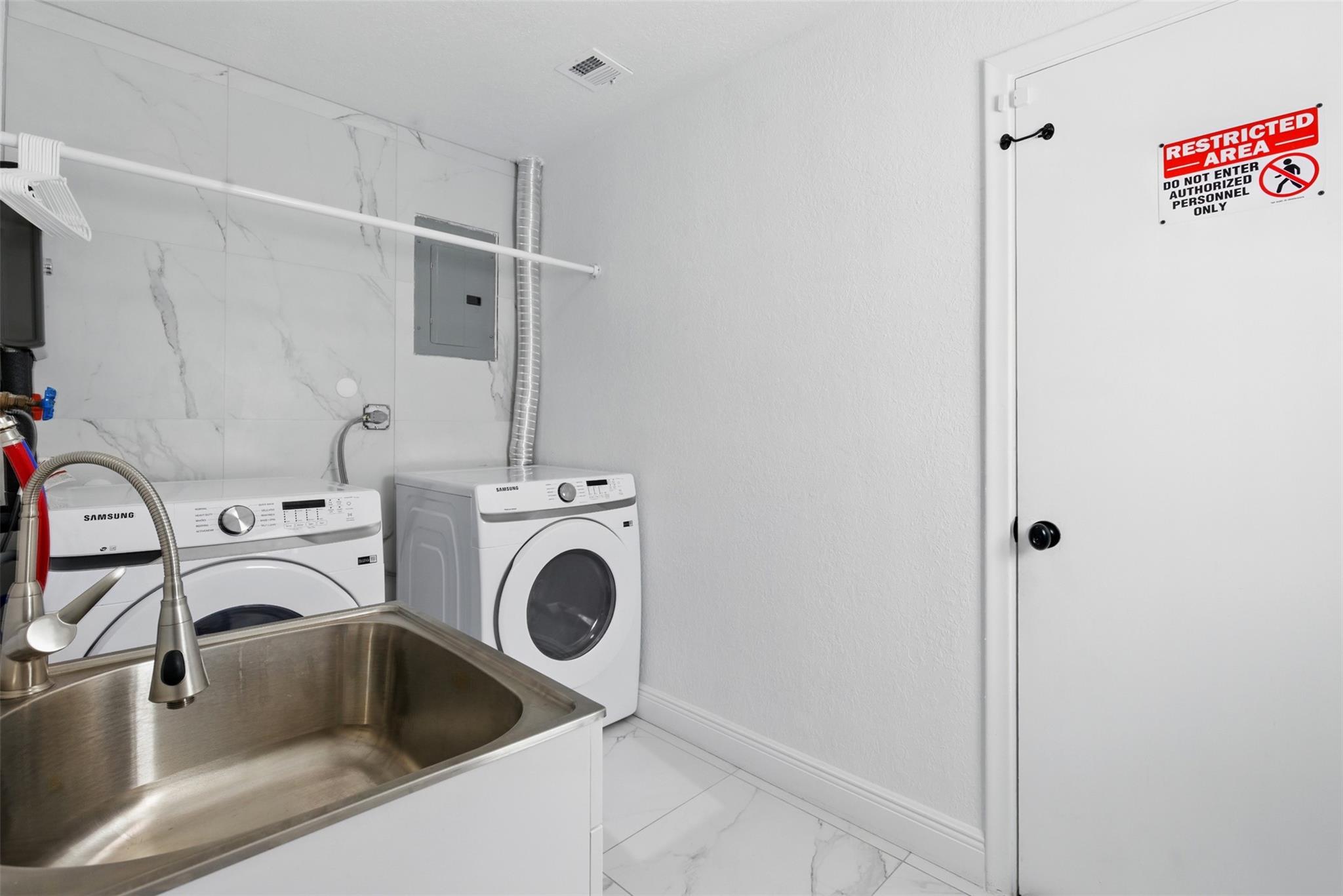 IMPERIAL POINT 2 SEC - Residential