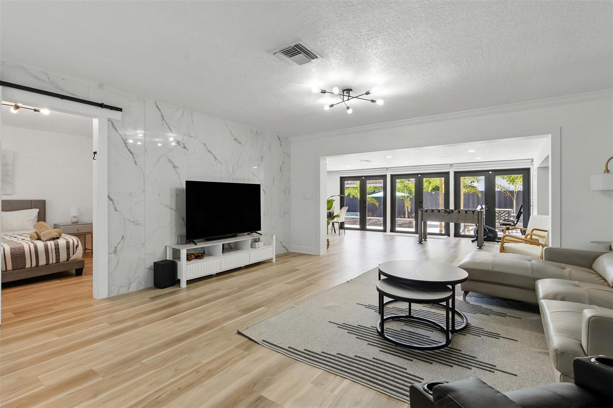 IMPERIAL POINT 2 SEC - Residential