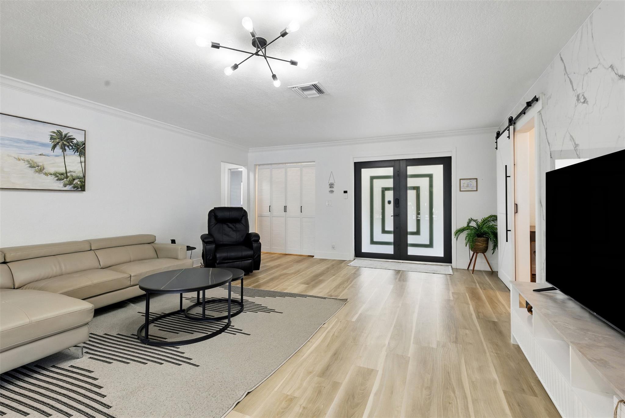 IMPERIAL POINT 2 SEC - Residential