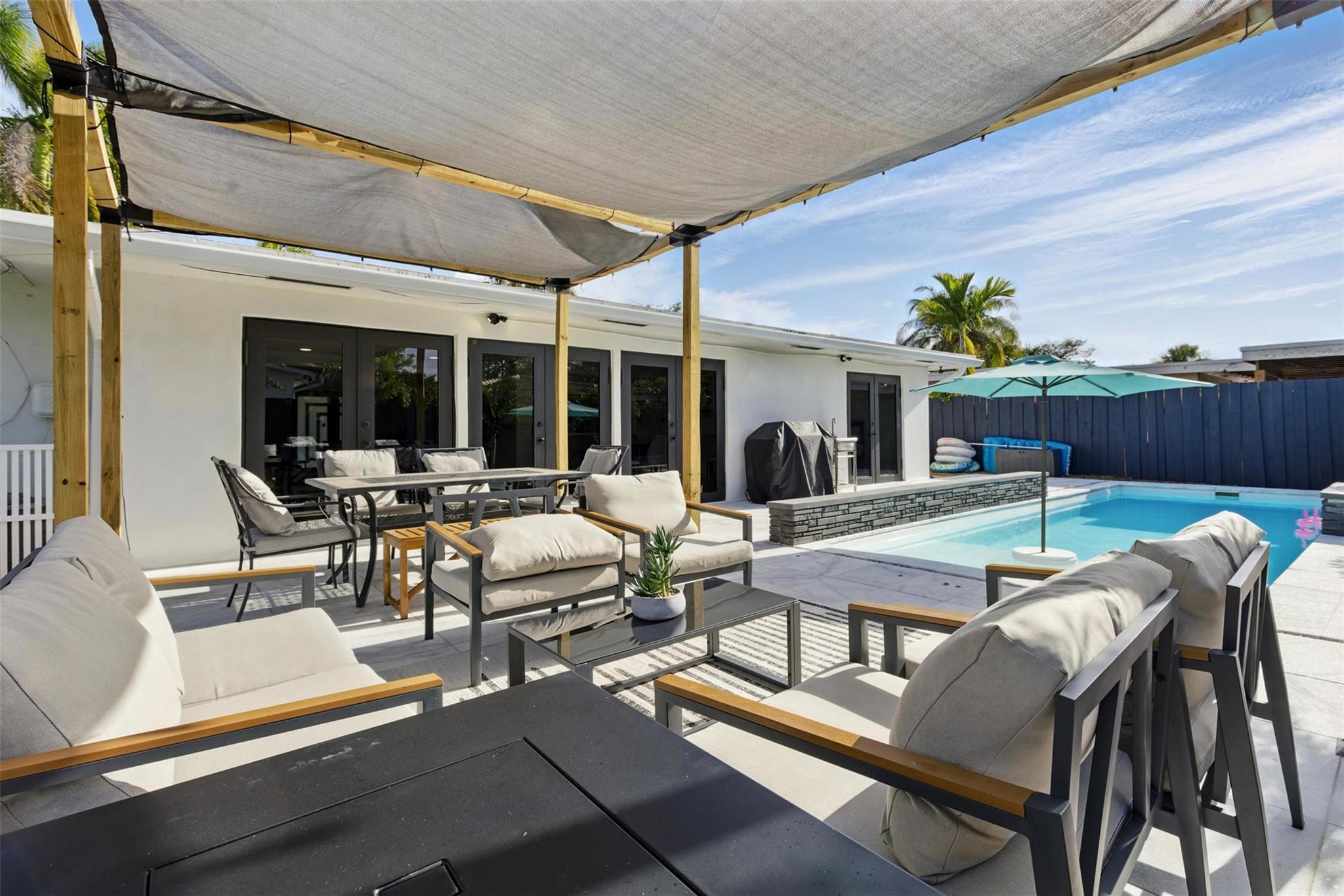 IMPERIAL POINT 2 SEC - Residential