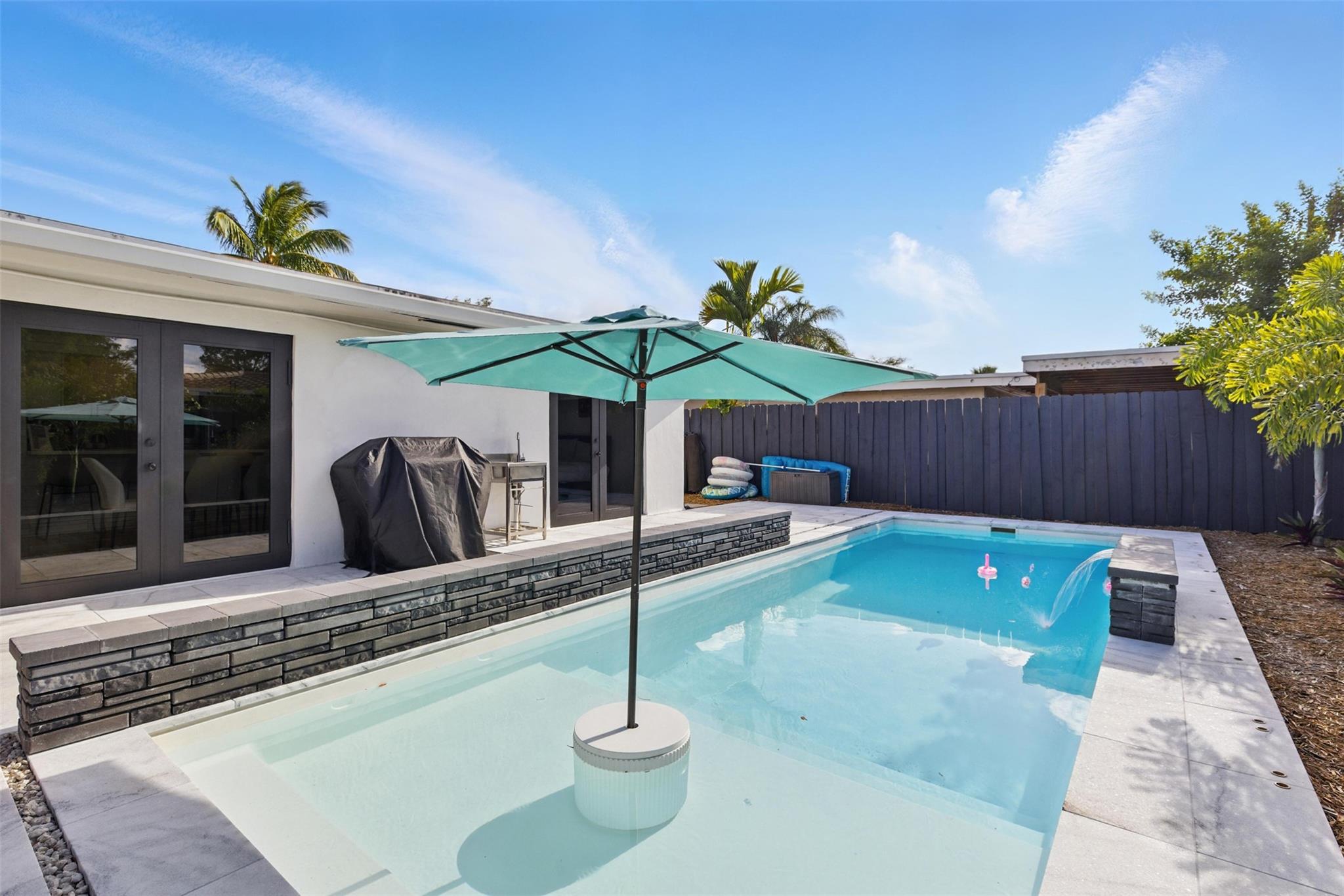 IMPERIAL POINT 2 SEC - Residential