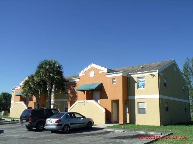 ***INVESTORS ARE WELCOME IN THIS COMMUNITY***NO RENTAL RESTRICTIONS.*** Second floor walk up apartment. Large living room and kitchen with vaulted ceilings. Spacious bedrooms, nice screened in patio. Foreign seller. Freshly painted and ready to move in. Monthly maintenance $315 plus master association $50 per month.