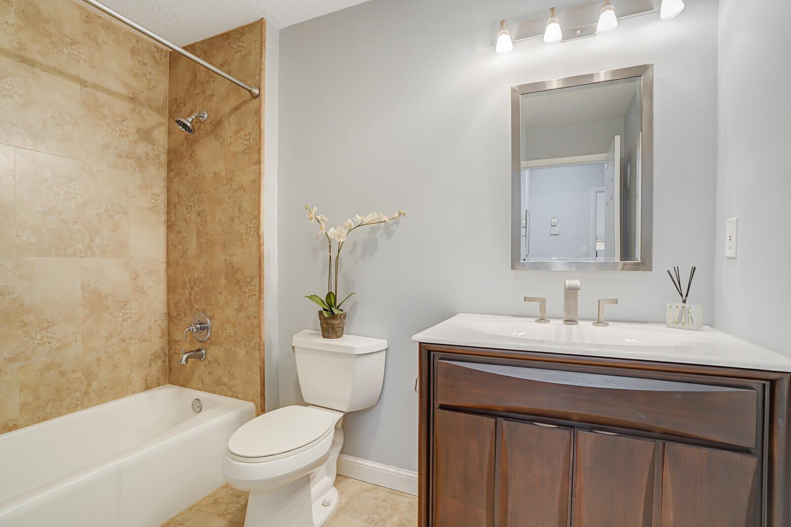 OAK HARBOUR CONDOS - Residential