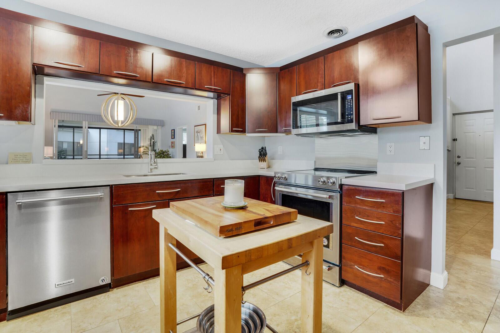 OAK HARBOUR CONDOS - Residential