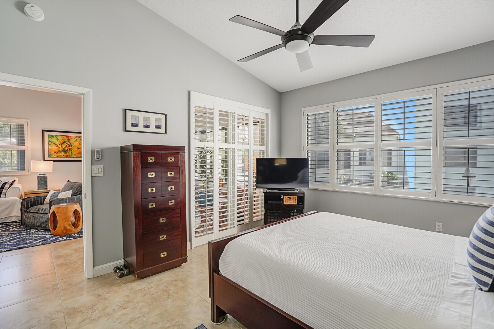 OAK HARBOUR CONDOS - Residential