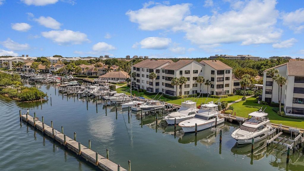 Photo of 821 Oak Harbour Drive, Juno Beach, FL 33408 (MLS # R11082333)