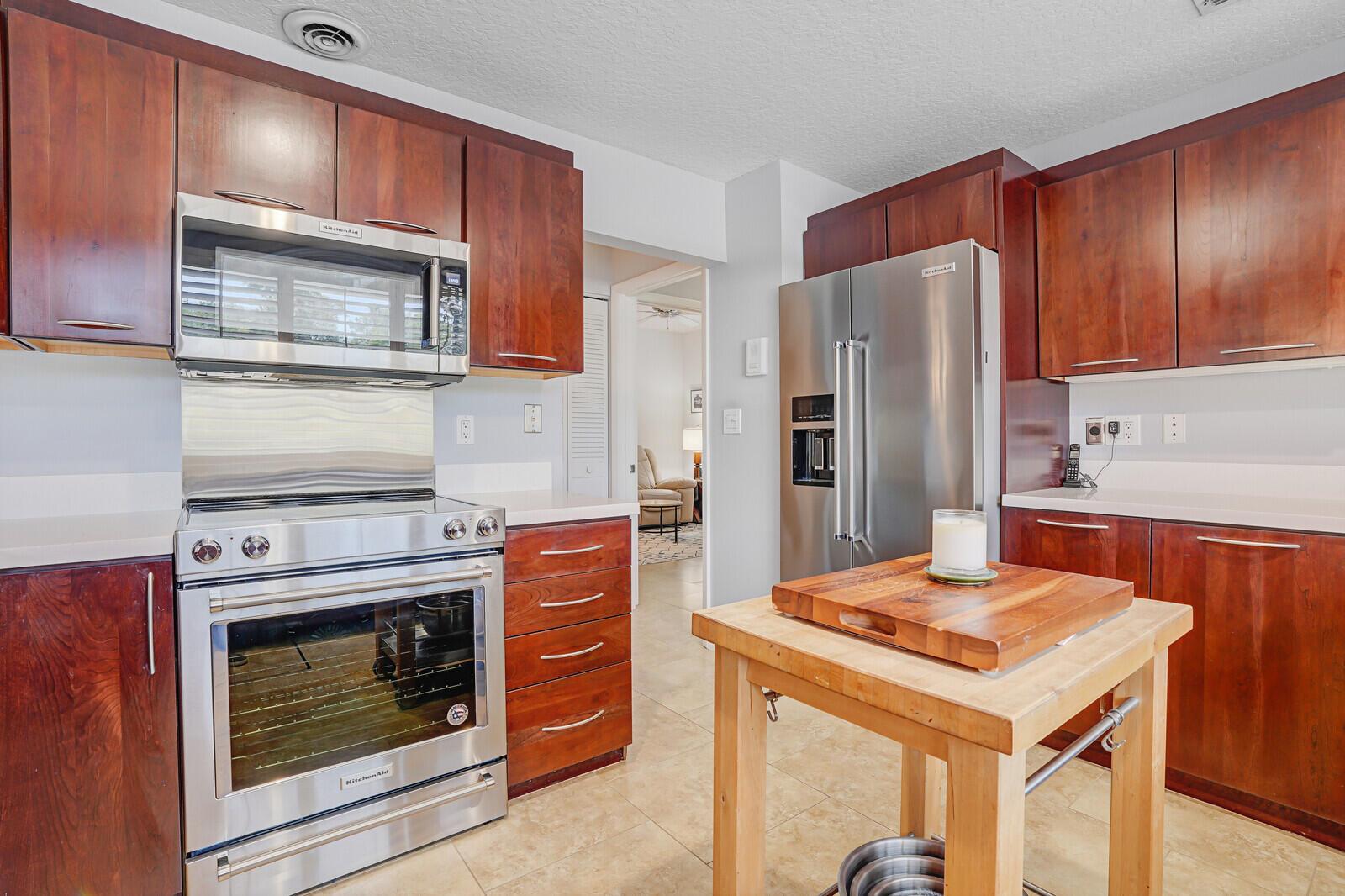 OAK HARBOUR CONDOS - Residential