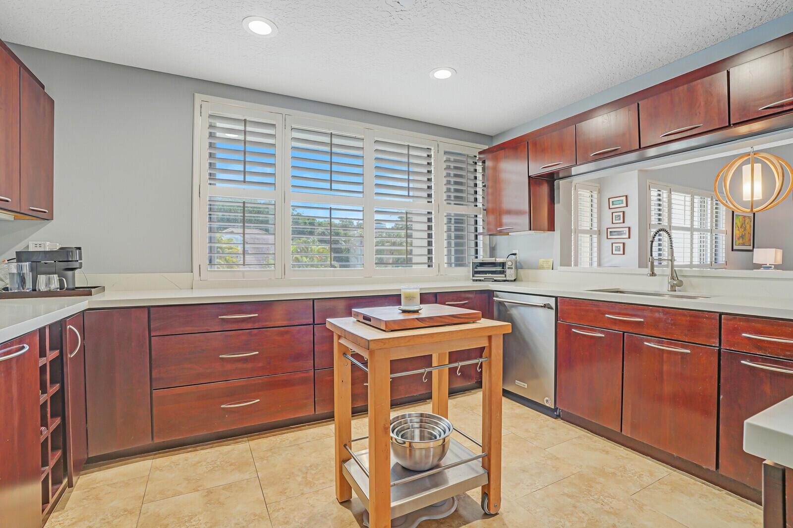 OAK HARBOUR CONDOS - Residential