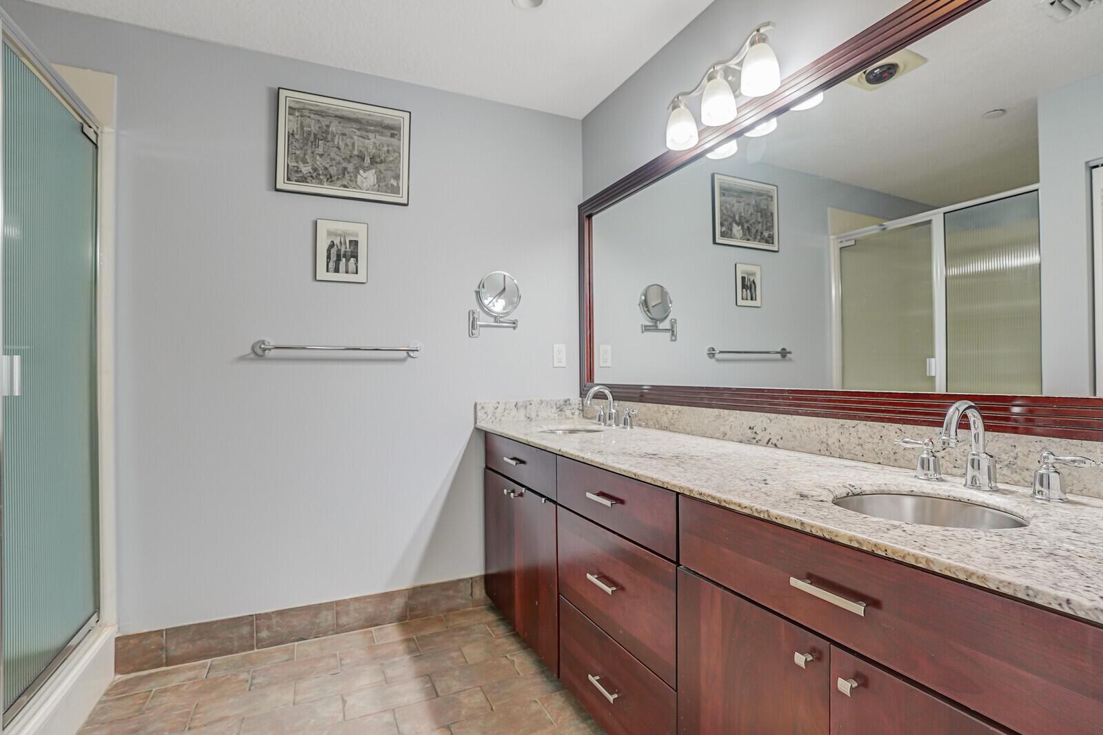 OAK HARBOUR CONDOS - Residential