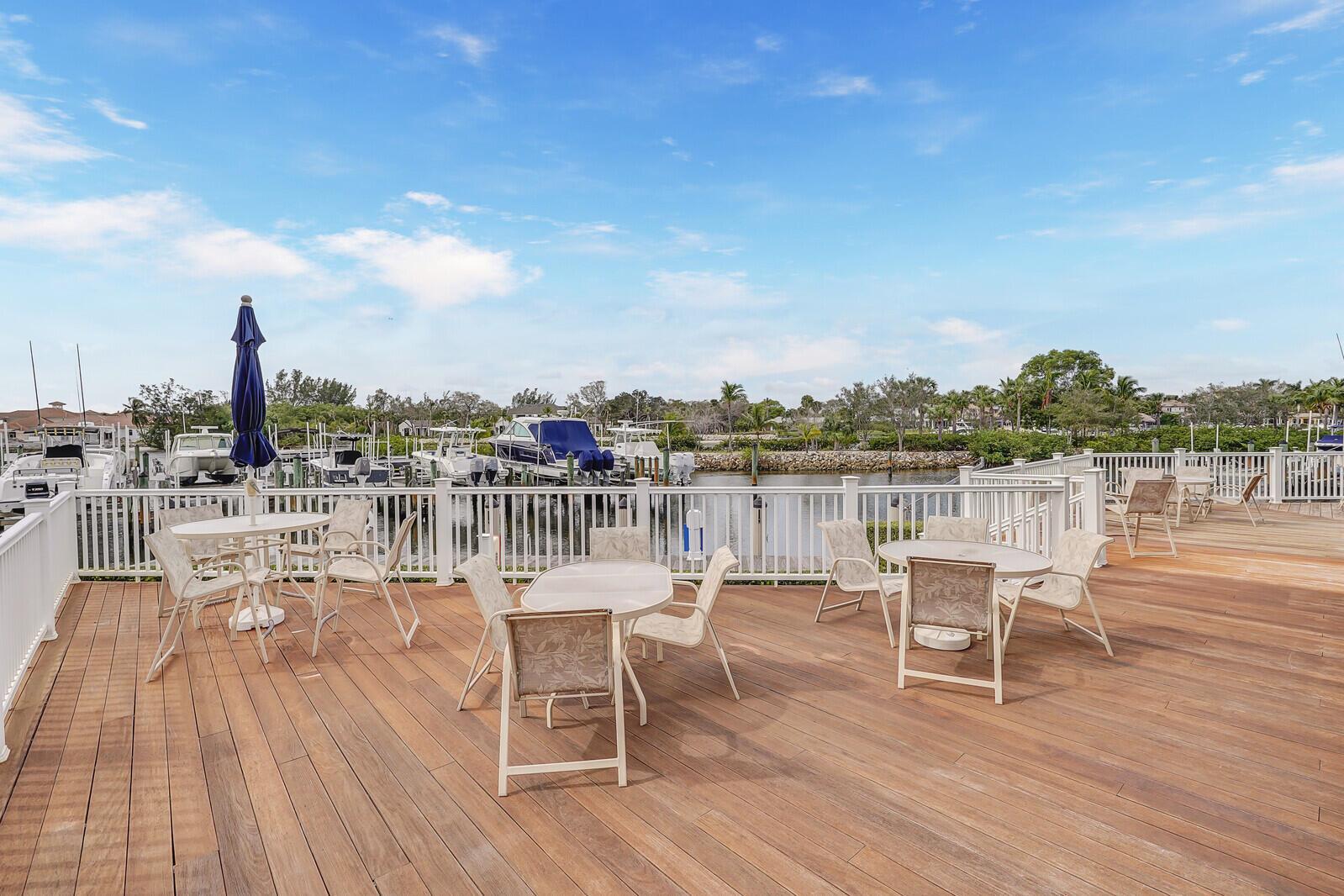 OAK HARBOUR CONDOS - Residential