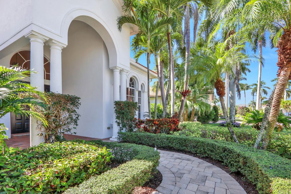 Photo of 528 Les Jardin Drive, Palm Beach Gardens, FL 33410 (MLS # B26005696)