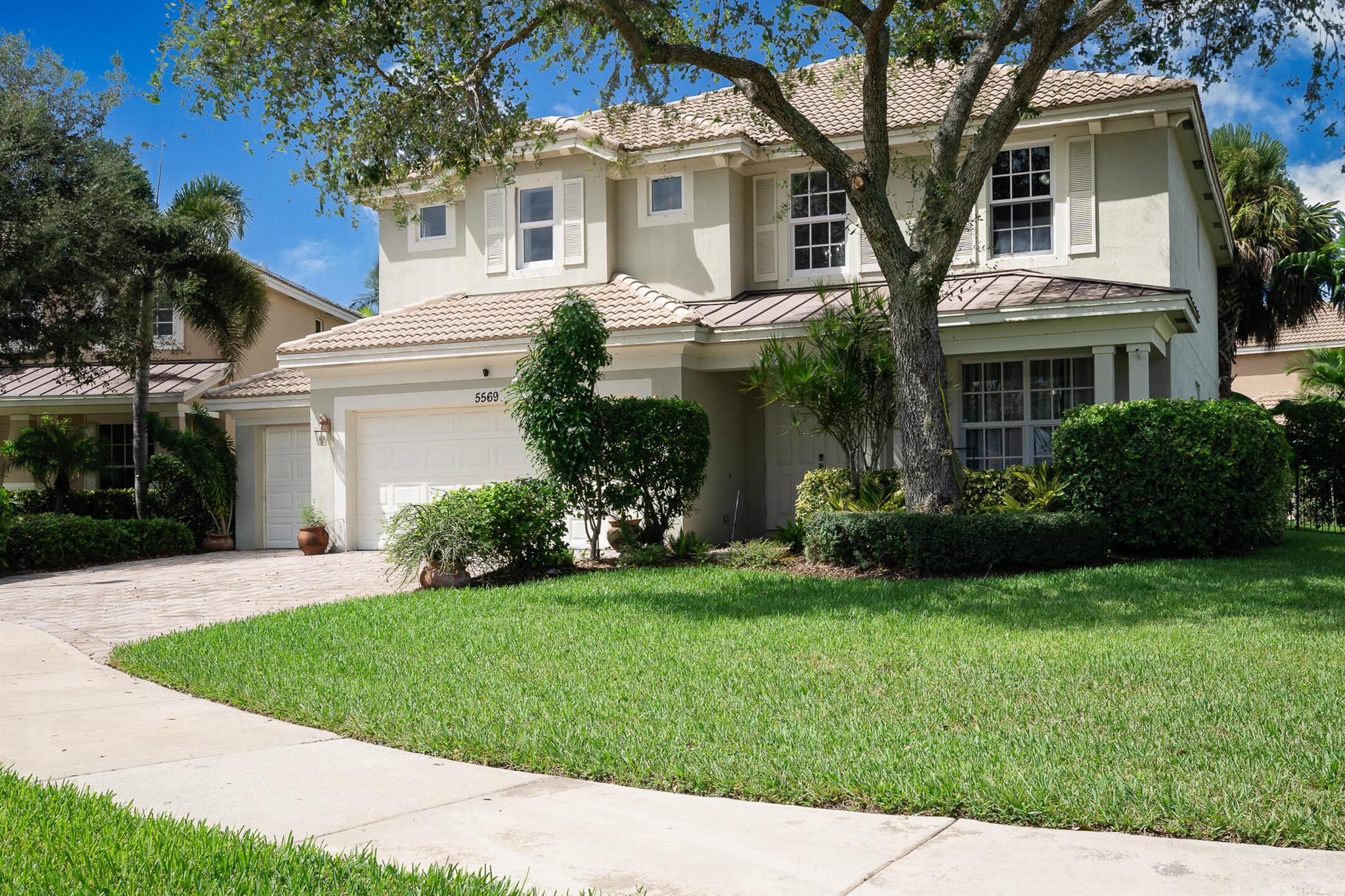 THE OAKS - Residential