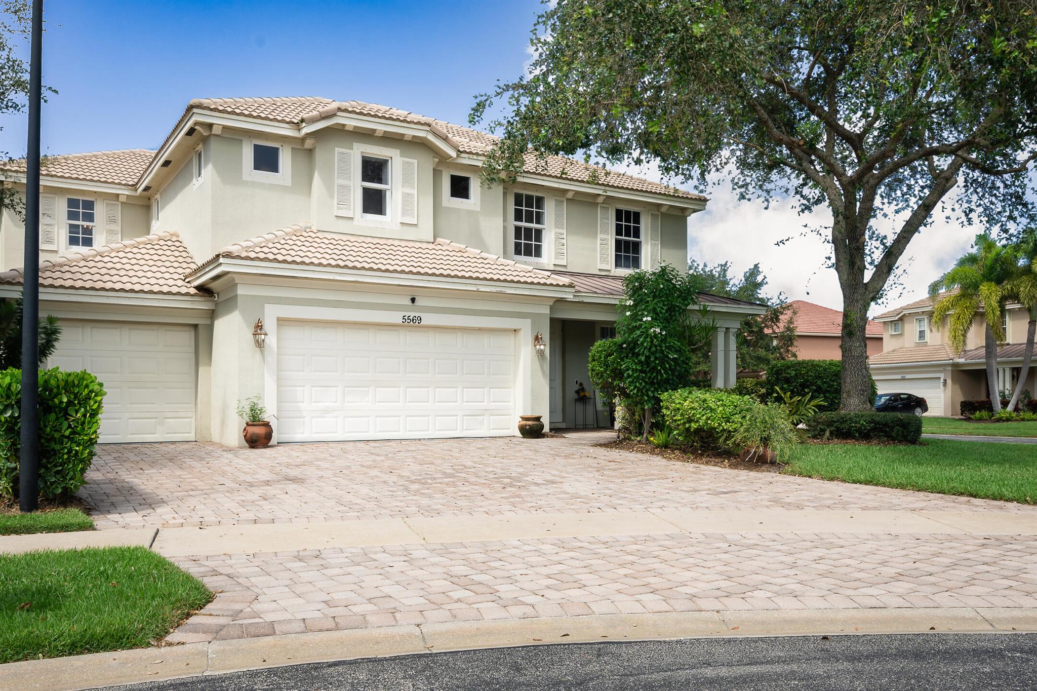 THE OAKS - Residential