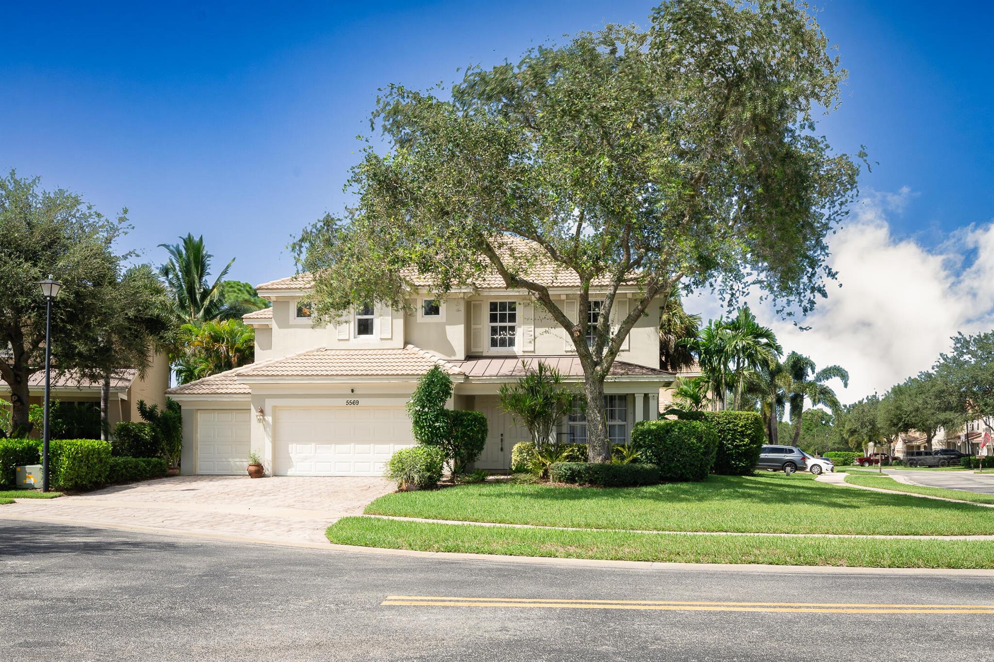 THE OAKS - Residential