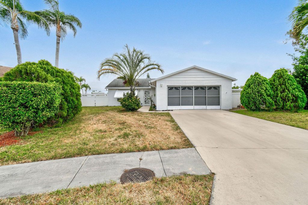 Photo of 160 Banyan Circle, Jupiter, FL 33458 (MLS # R11087676)