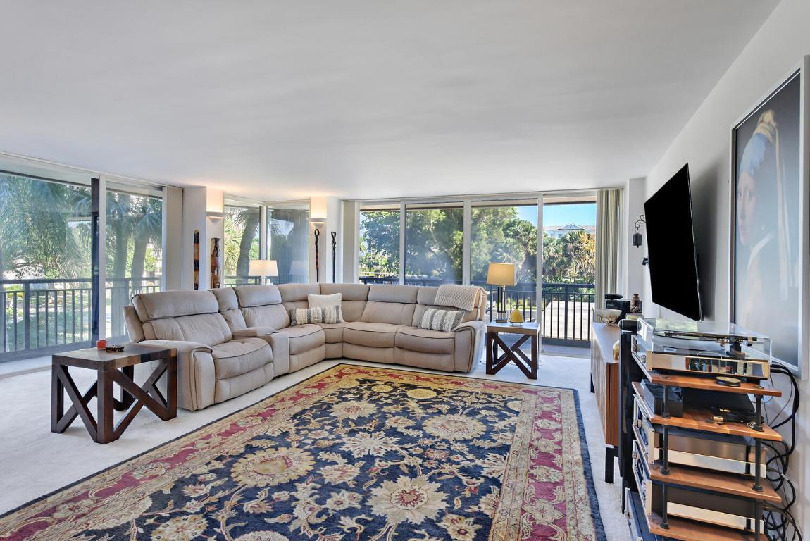 2427 Presidential Way 204