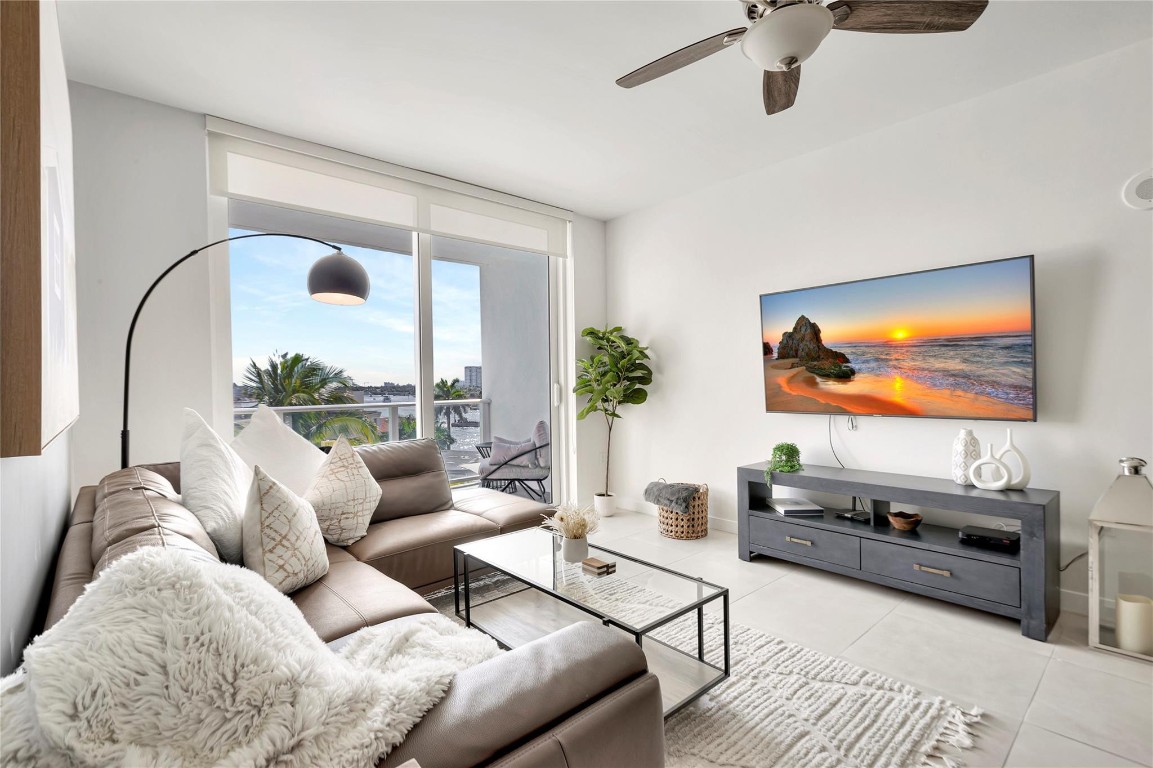 401 N Birch Road 504