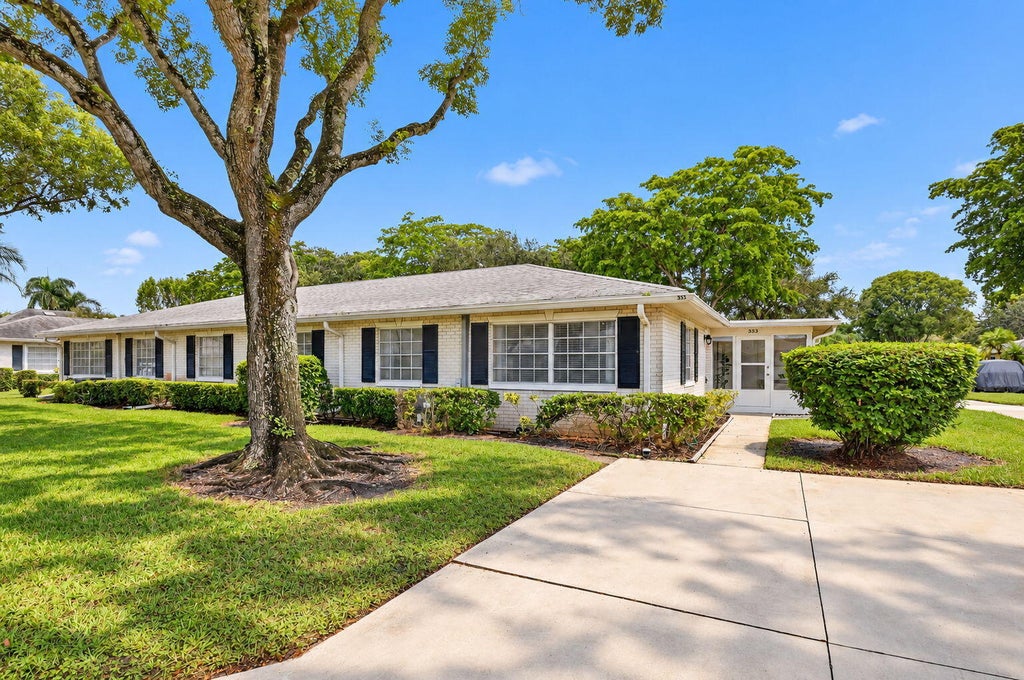 Photo of 10137 S 44th Avenue, Boynton Beach, FL 33436 (MLS # B26083145)