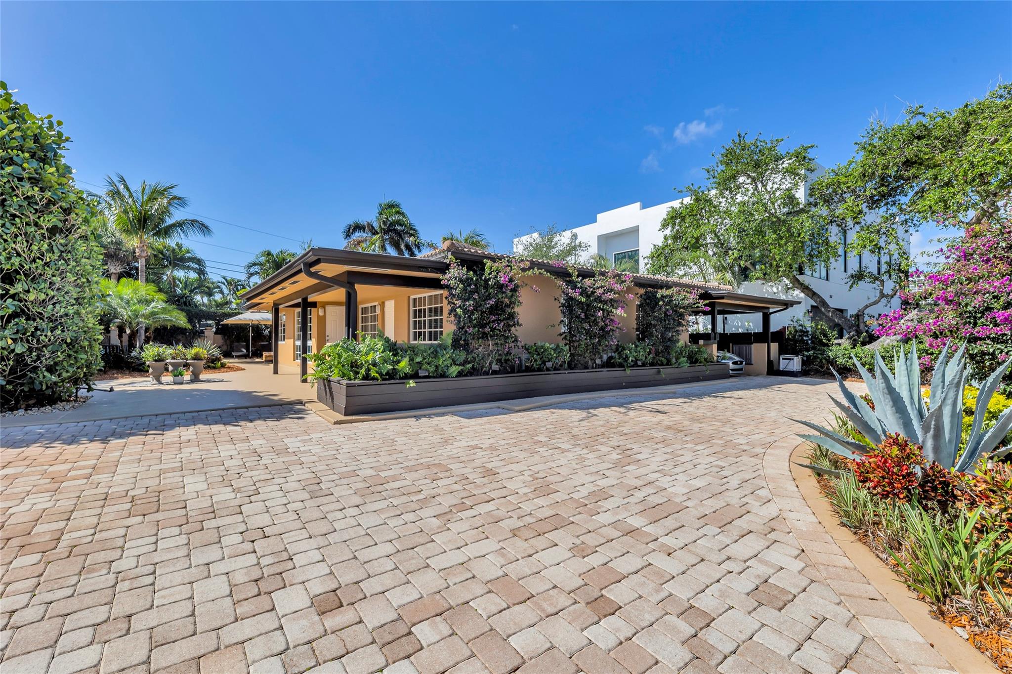 258 Basin Dr