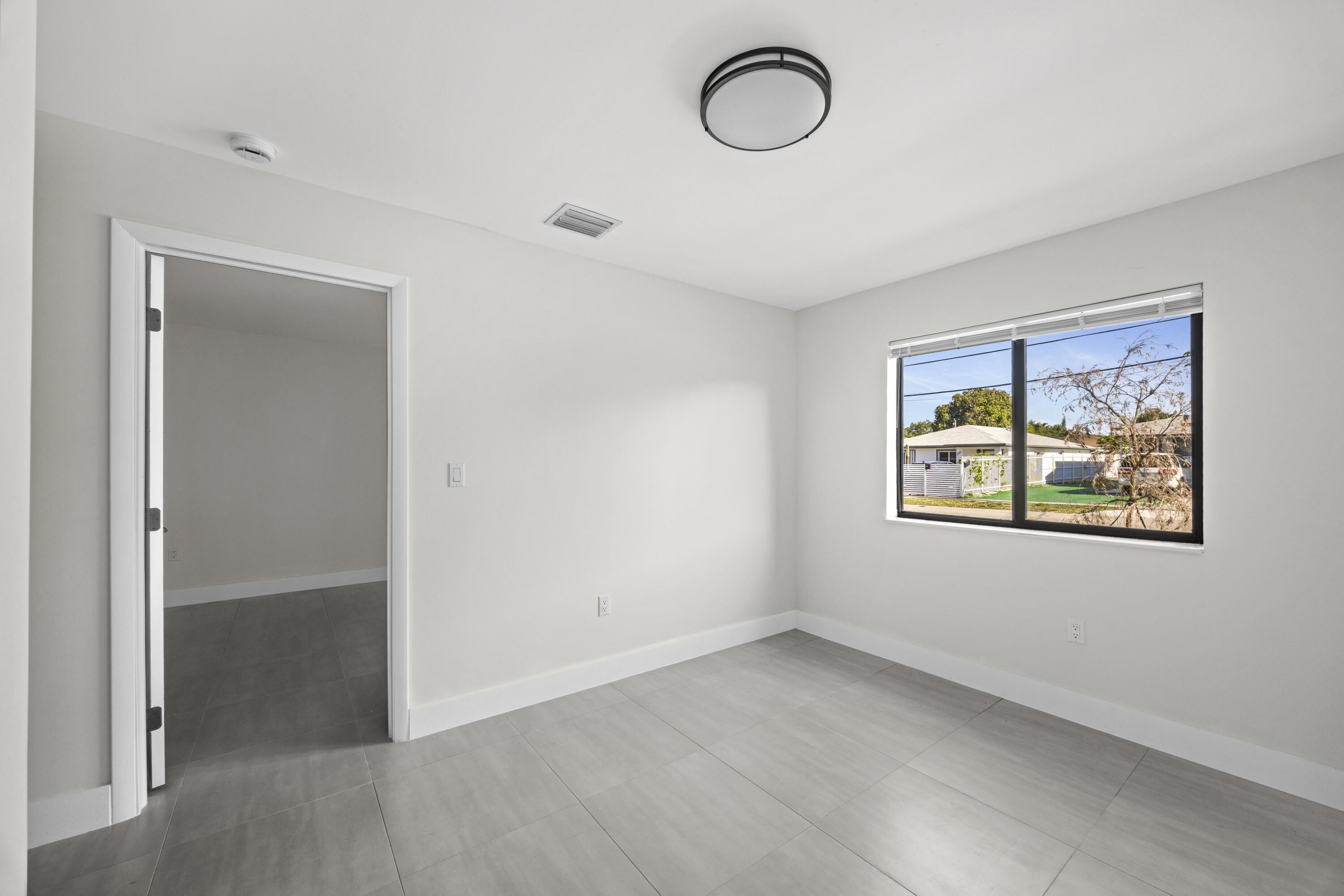 WOODMERE - Residential Lease