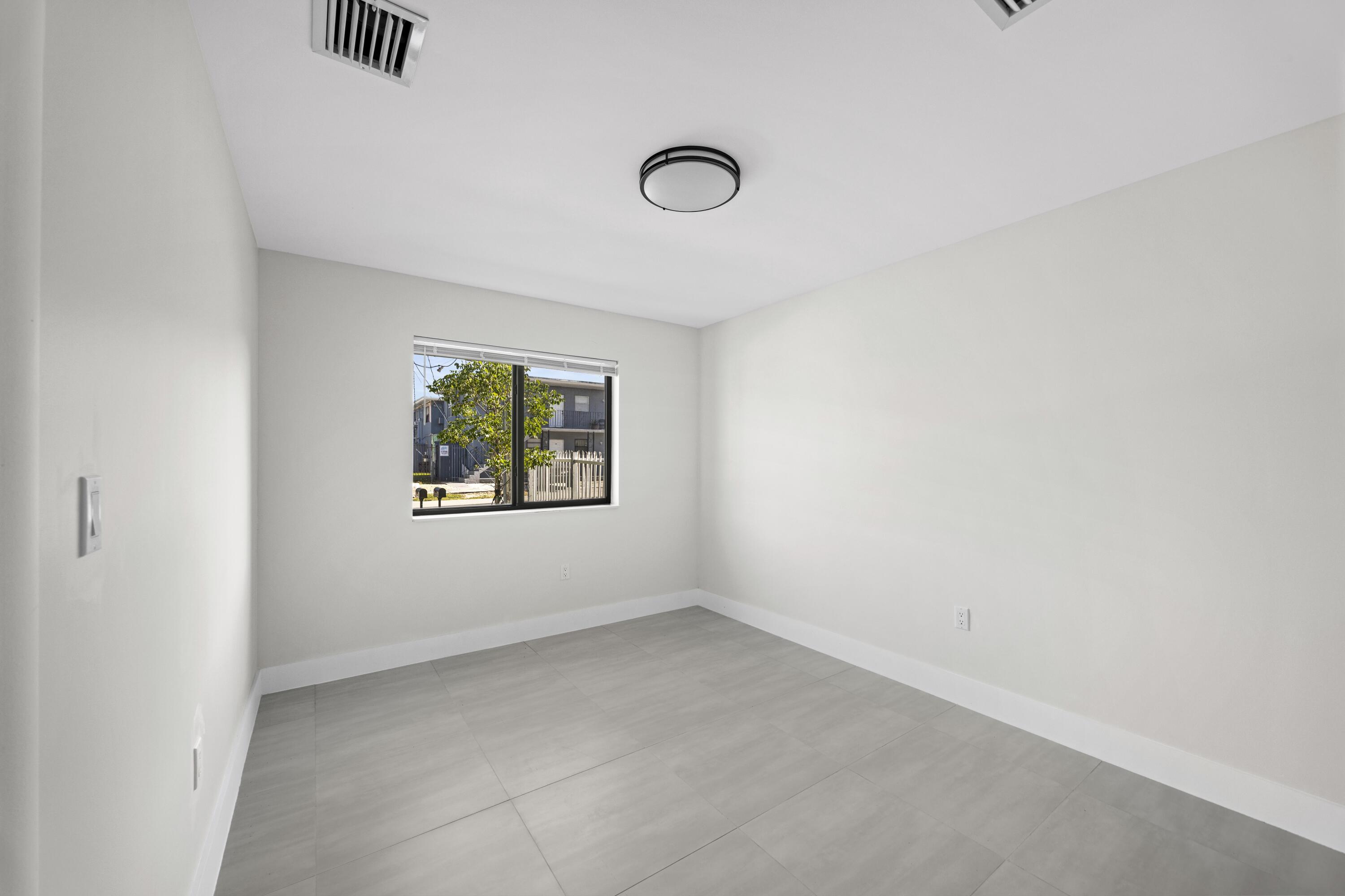 WOODMERE - Residential Lease