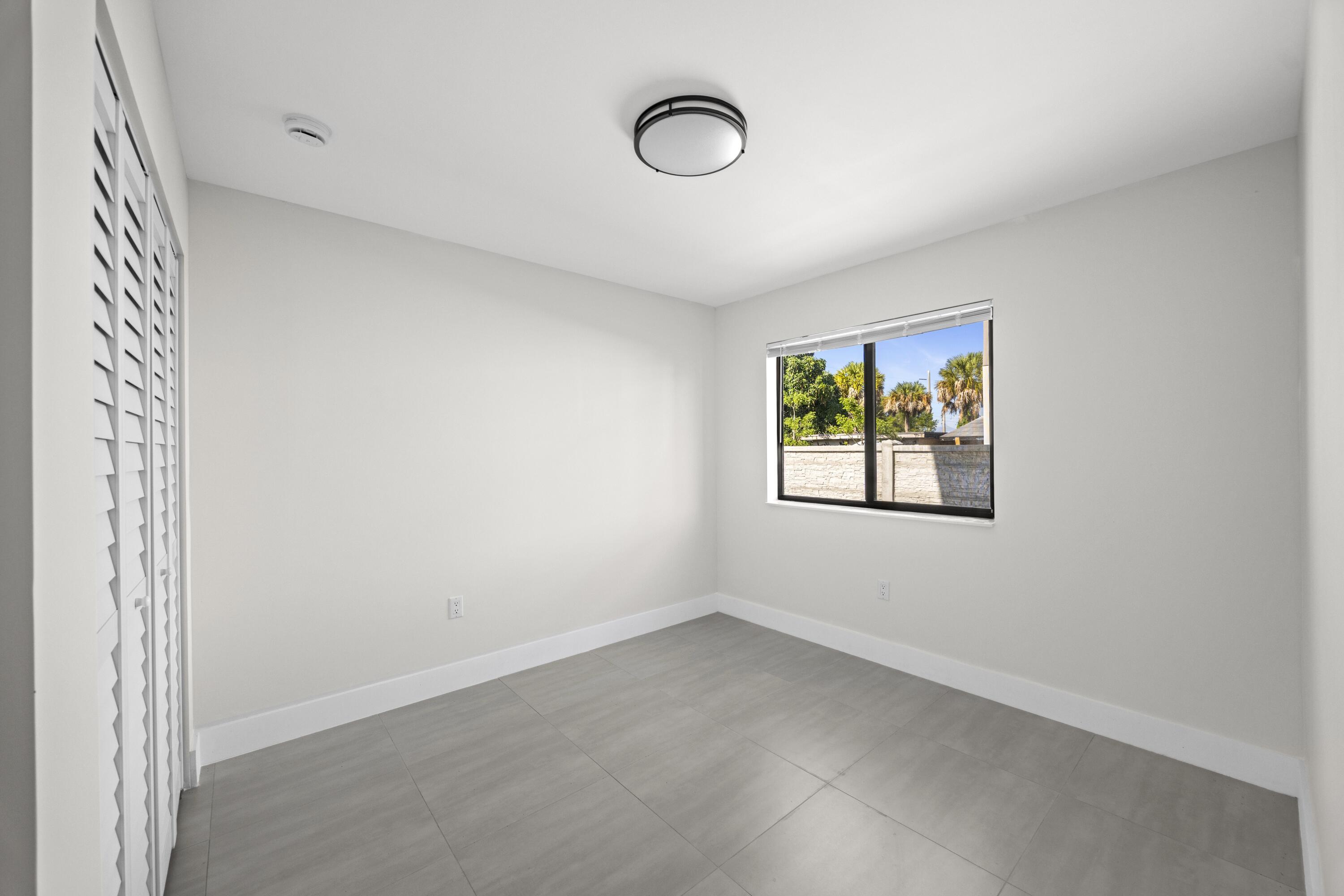 WOODMERE - Residential Lease