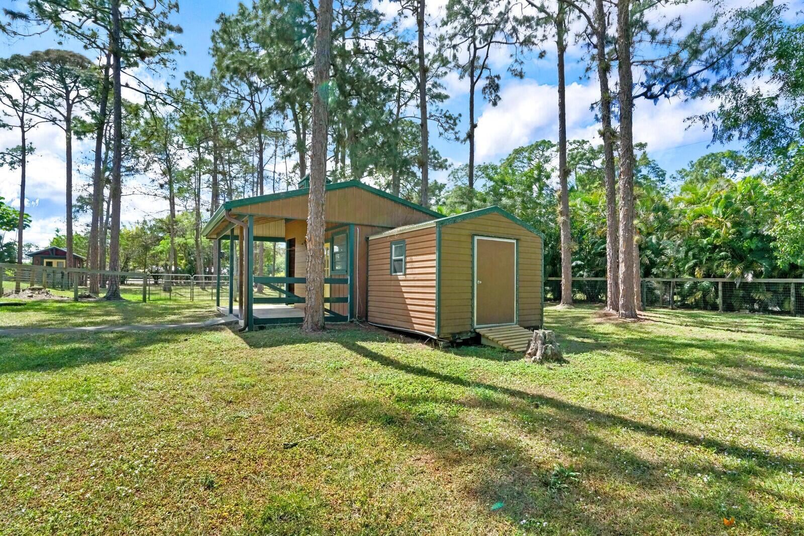 LOXAHATCHEE GROVES - Residential Lease