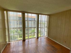 DE SOTO PARK CONDO - Residential Lease