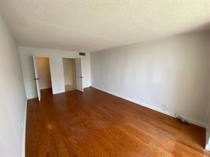 DE SOTO PARK CONDO - Residential Lease