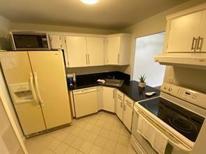 DE SOTO PARK CONDO - Residential Lease