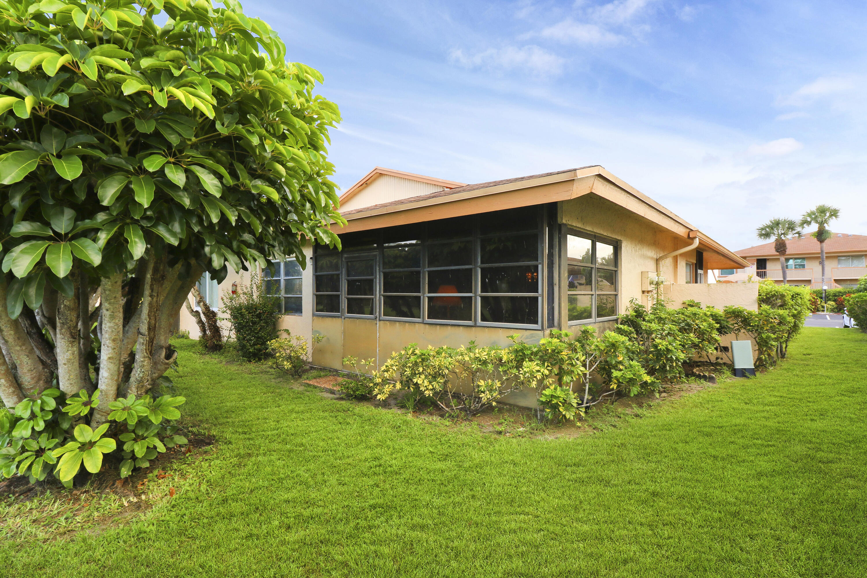 PALM GREENS AT VILLA DEL RAY CONDO II - Residential Lease