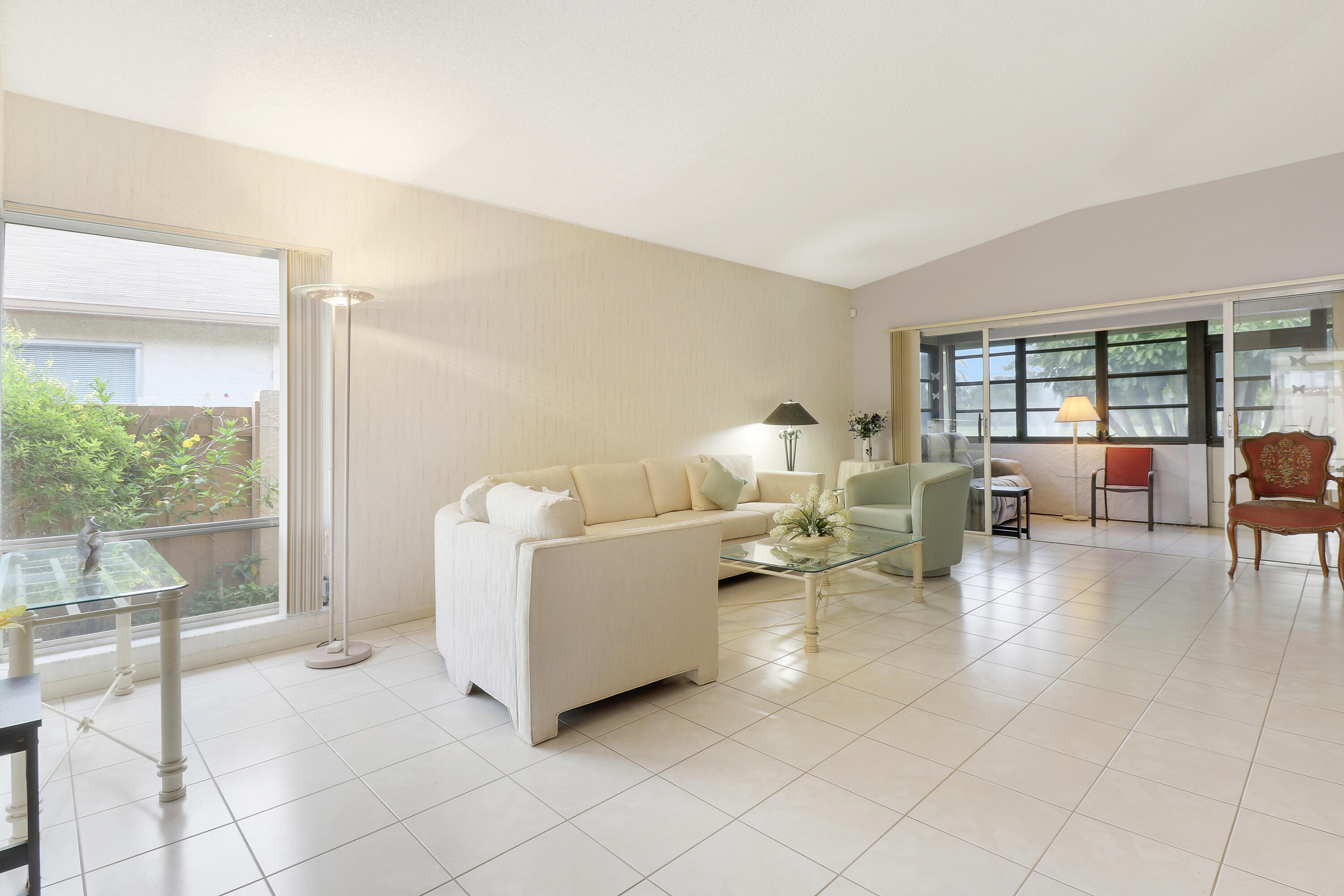 PALM GREENS AT VILLA DEL RAY CONDO II - Residential Lease