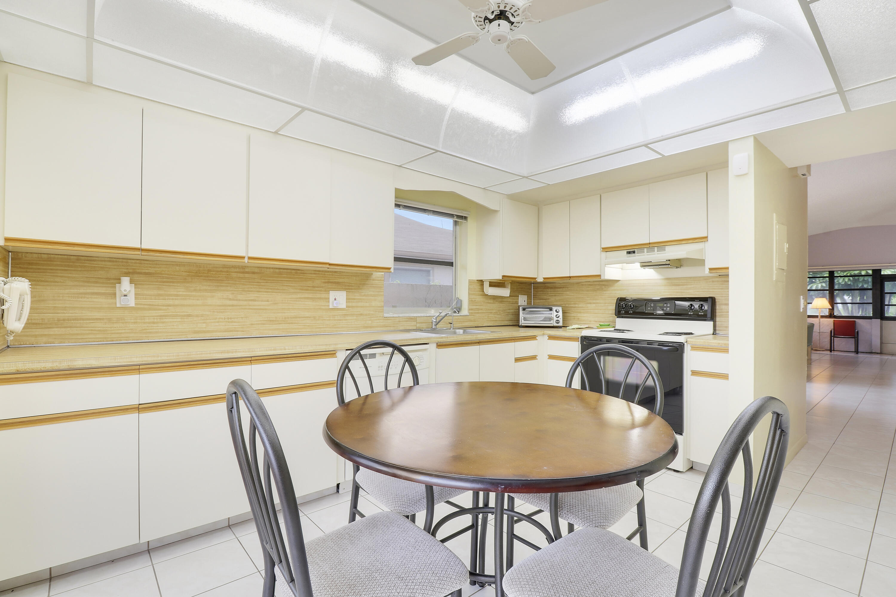 PALM GREENS AT VILLA DEL RAY CONDO II - Residential Lease