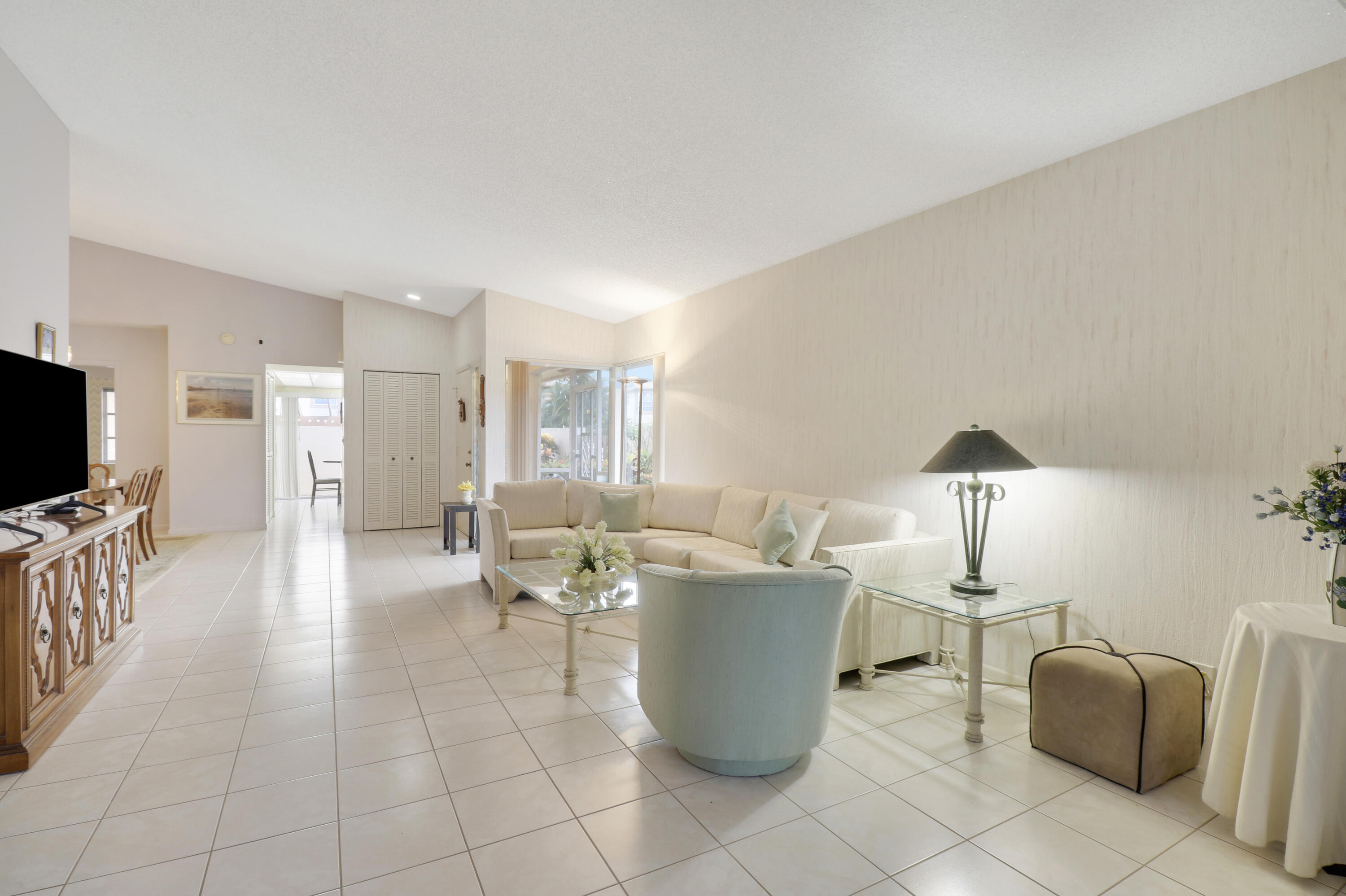 PALM GREENS AT VILLA DEL RAY CONDO II - Residential Lease
