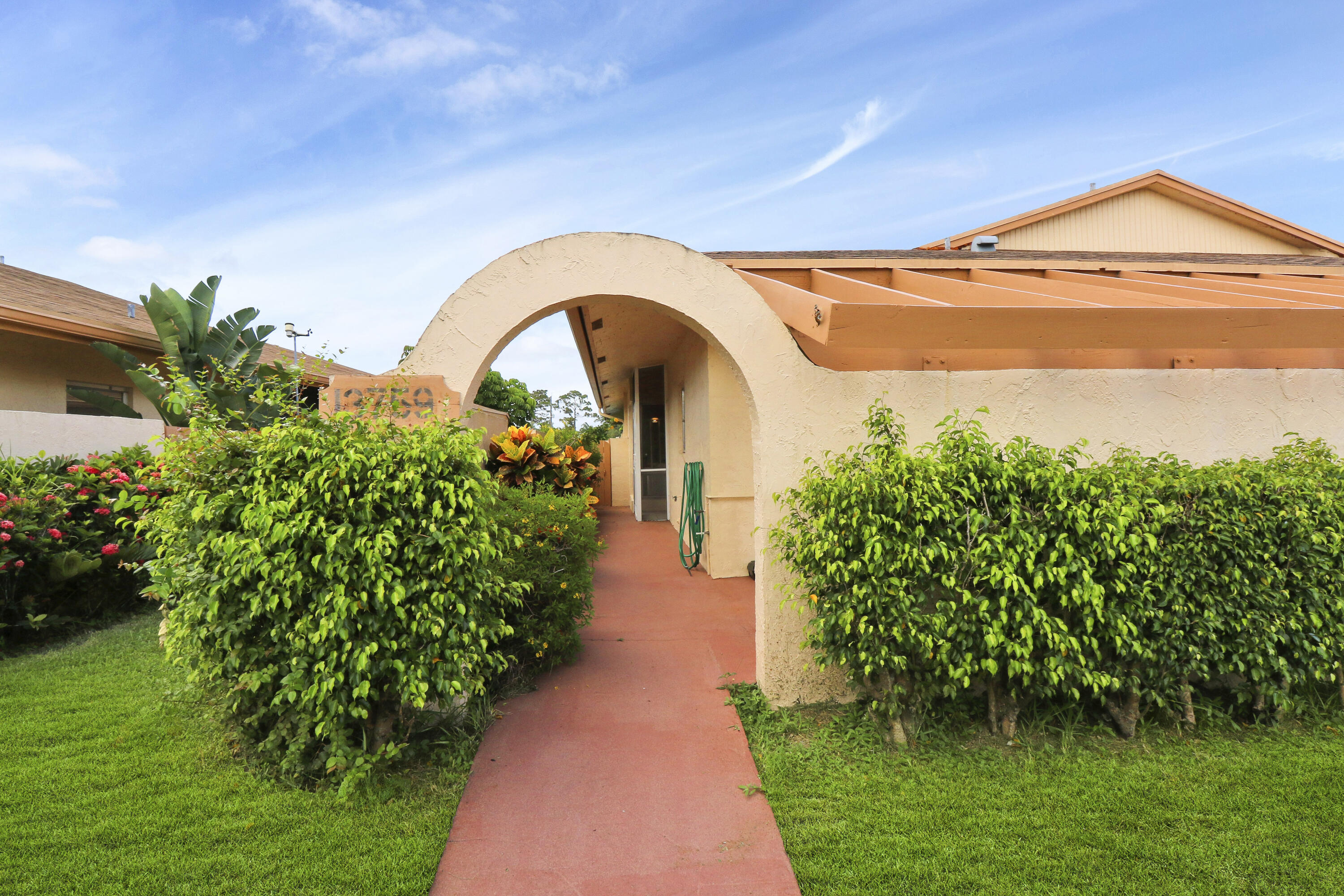 PALM GREENS AT VILLA DEL RAY CONDO II - Residential Lease