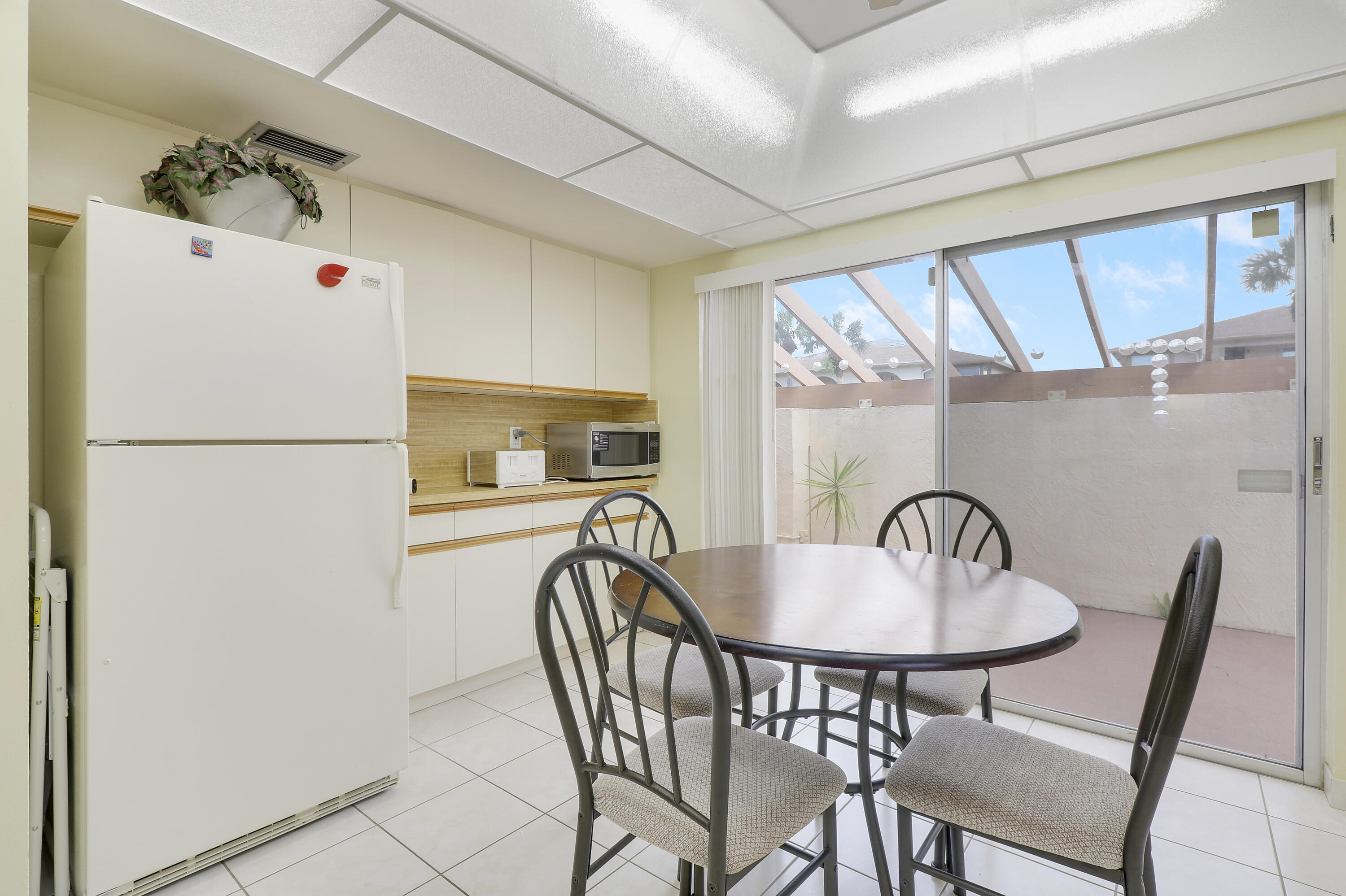 PALM GREENS AT VILLA DEL RAY CONDO II - Residential Lease