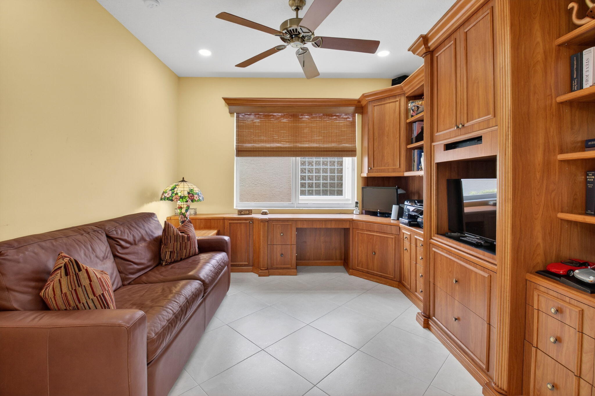 VALENCIA FALLS - Residential