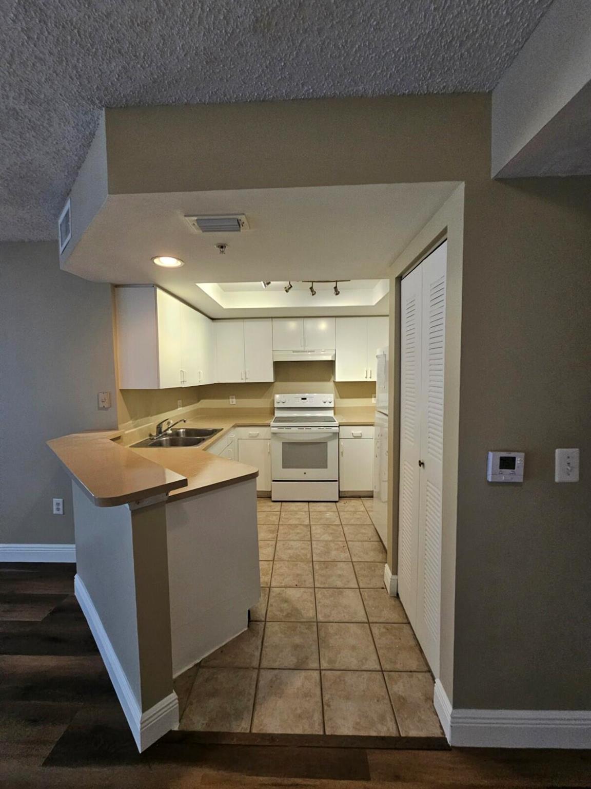 GRAND ISLES CONDO - Residential Lease