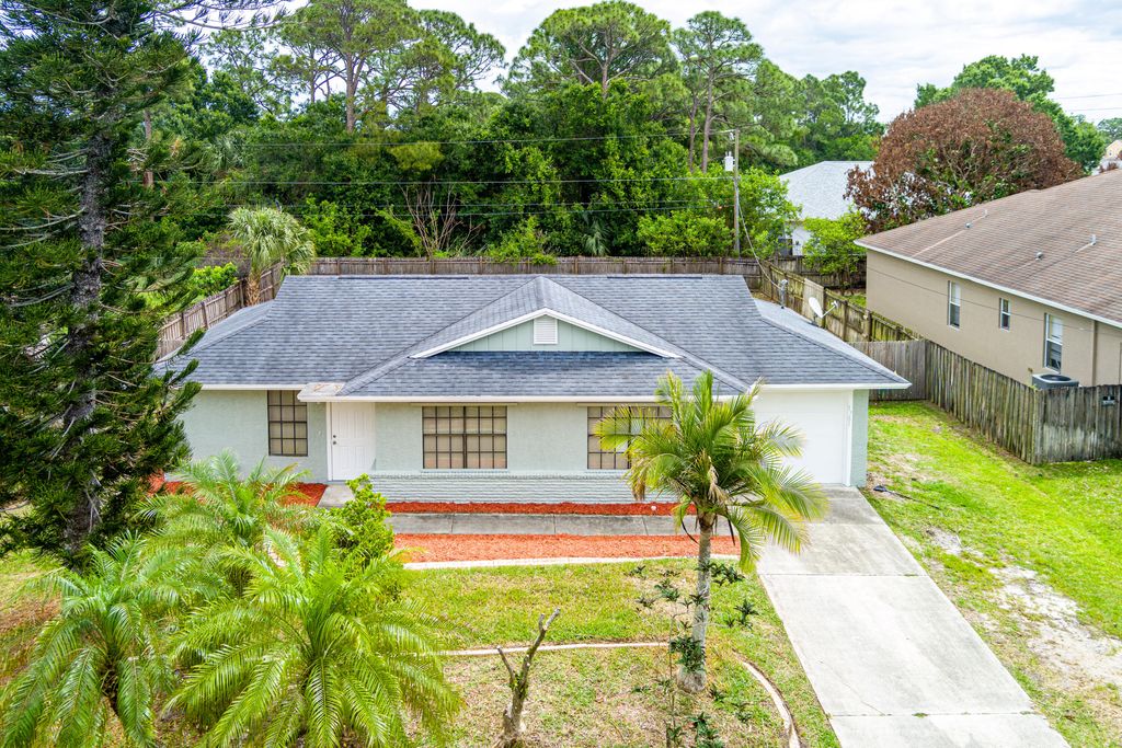 Photo of 1781 SW Cloverleaf Street, Port Saint Lucie, FL 34953 (MLS # B26019350)