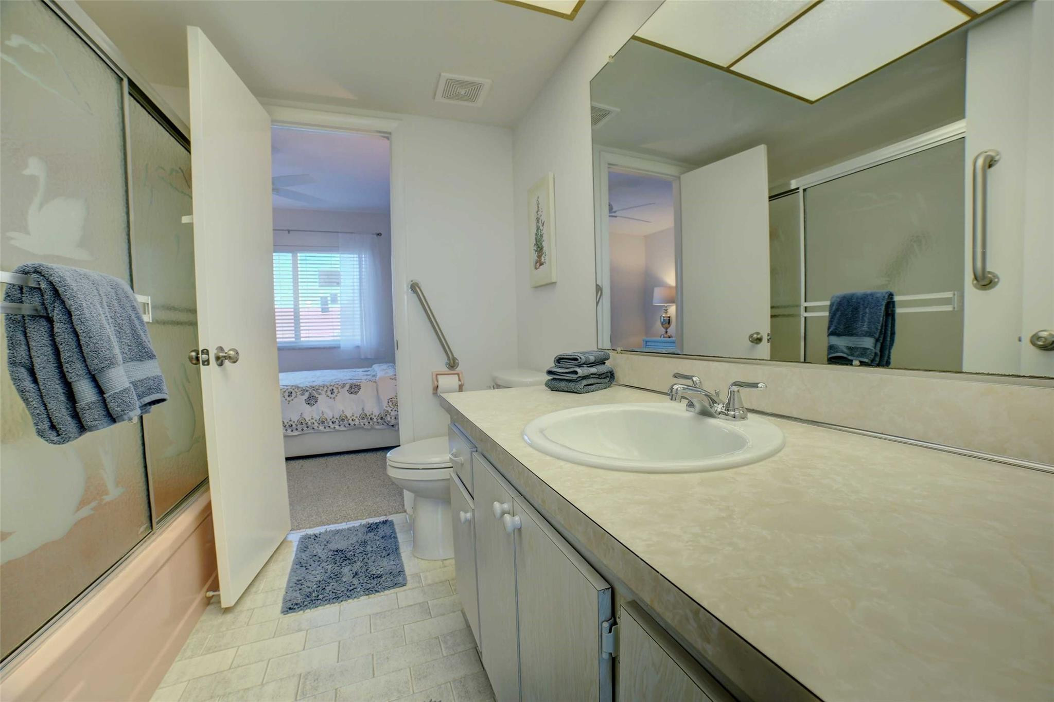 Leisure Lake Condo's - Residential Lease